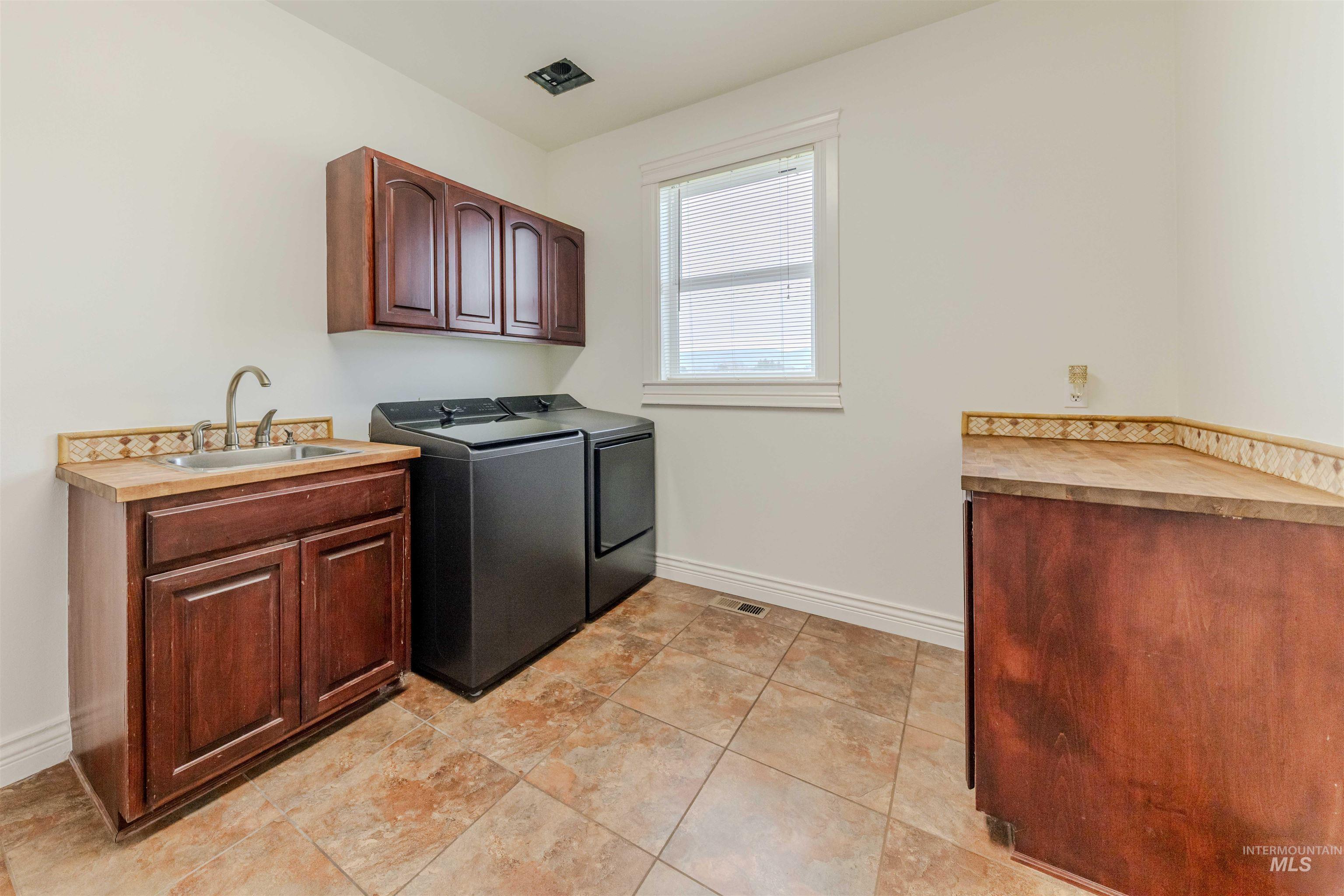 2029 Marilyn Way, Clarkston, Washington 99403, 4 Bedrooms, 3 Bathrooms, Residential For Sale, Price $675,000,MLS 98975045