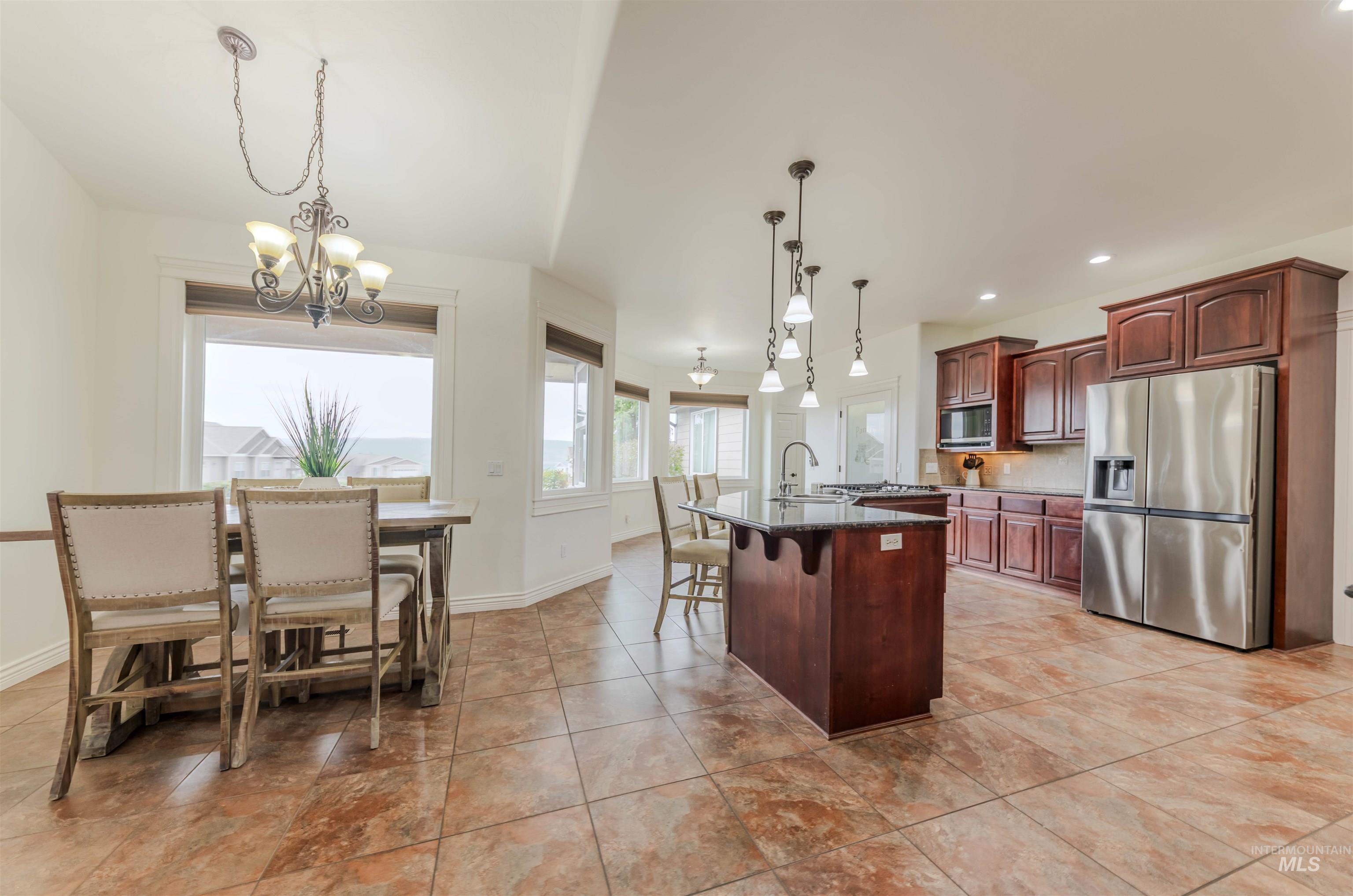 2029 Marilyn Way, Clarkston, Washington 99403, 4 Bedrooms, 3 Bathrooms, Residential For Sale, Price $675,000,MLS 98975045