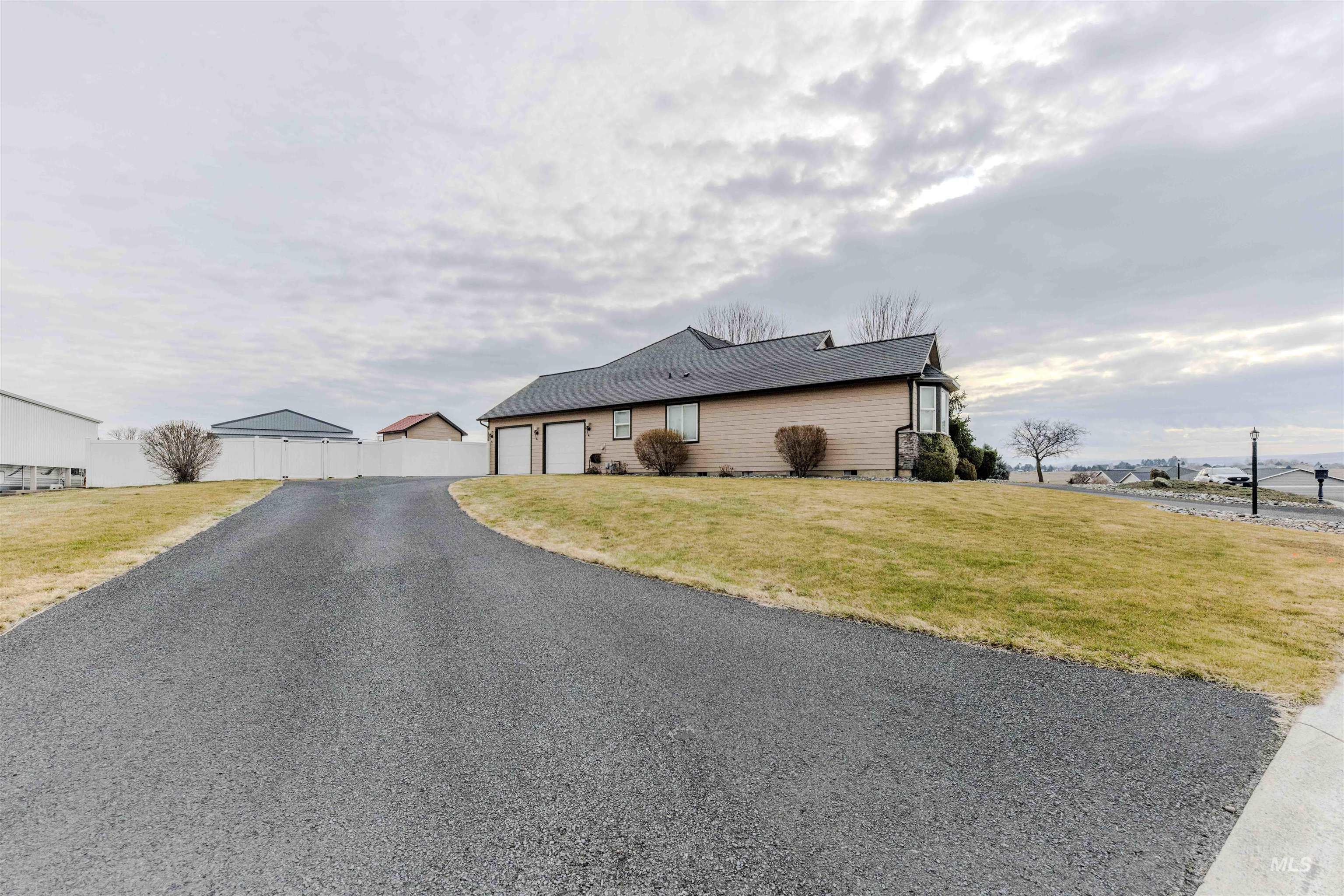 2029 Marilyn Way, Clarkston, Washington 99403, 4 Bedrooms, 3 Bathrooms, Residential For Sale, Price $675,000,MLS 98975045