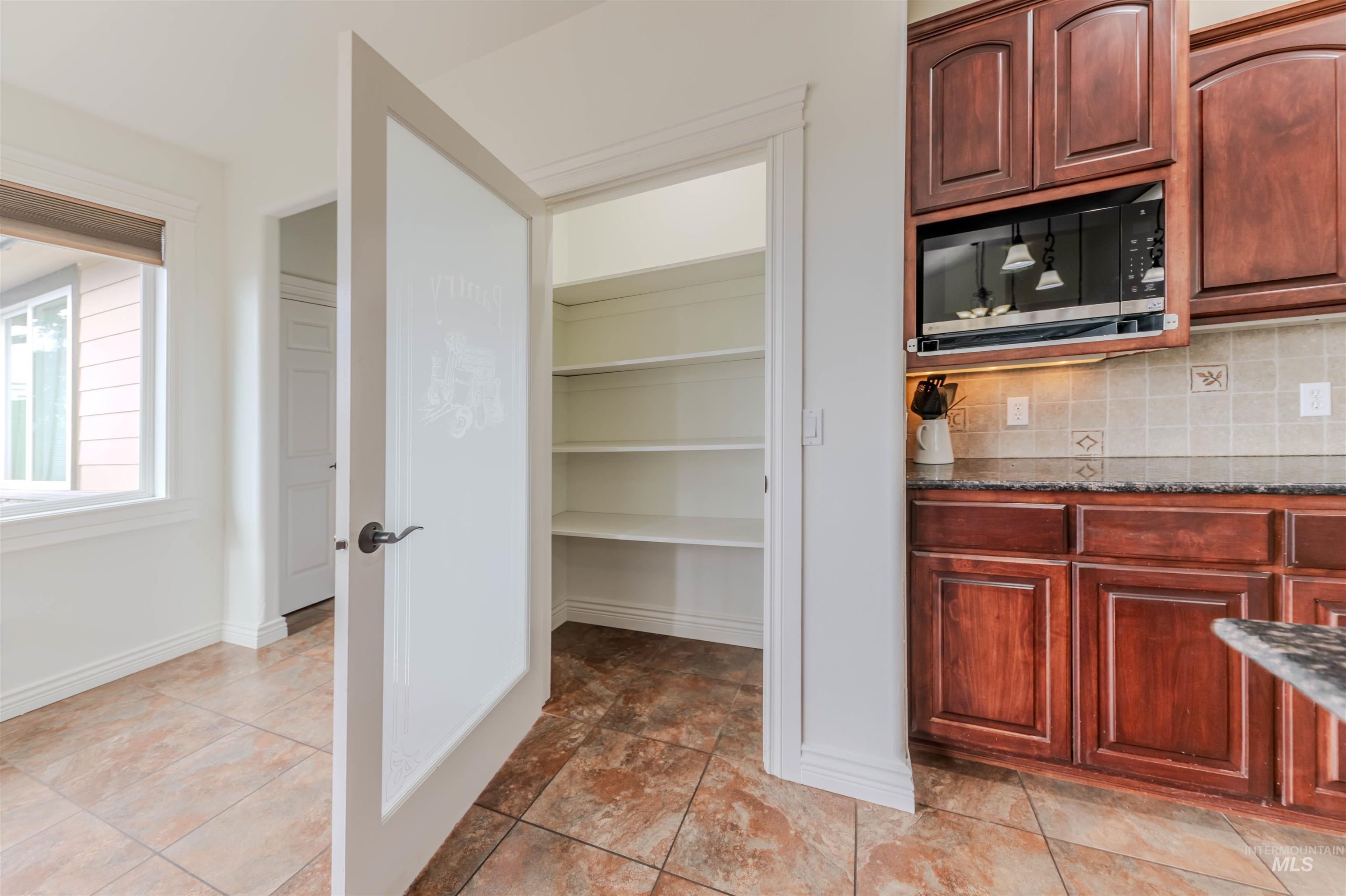 2029 Marilyn Way, Clarkston, Washington 99403, 4 Bedrooms, 3 Bathrooms, Residential For Sale, Price $675,000,MLS 98975045