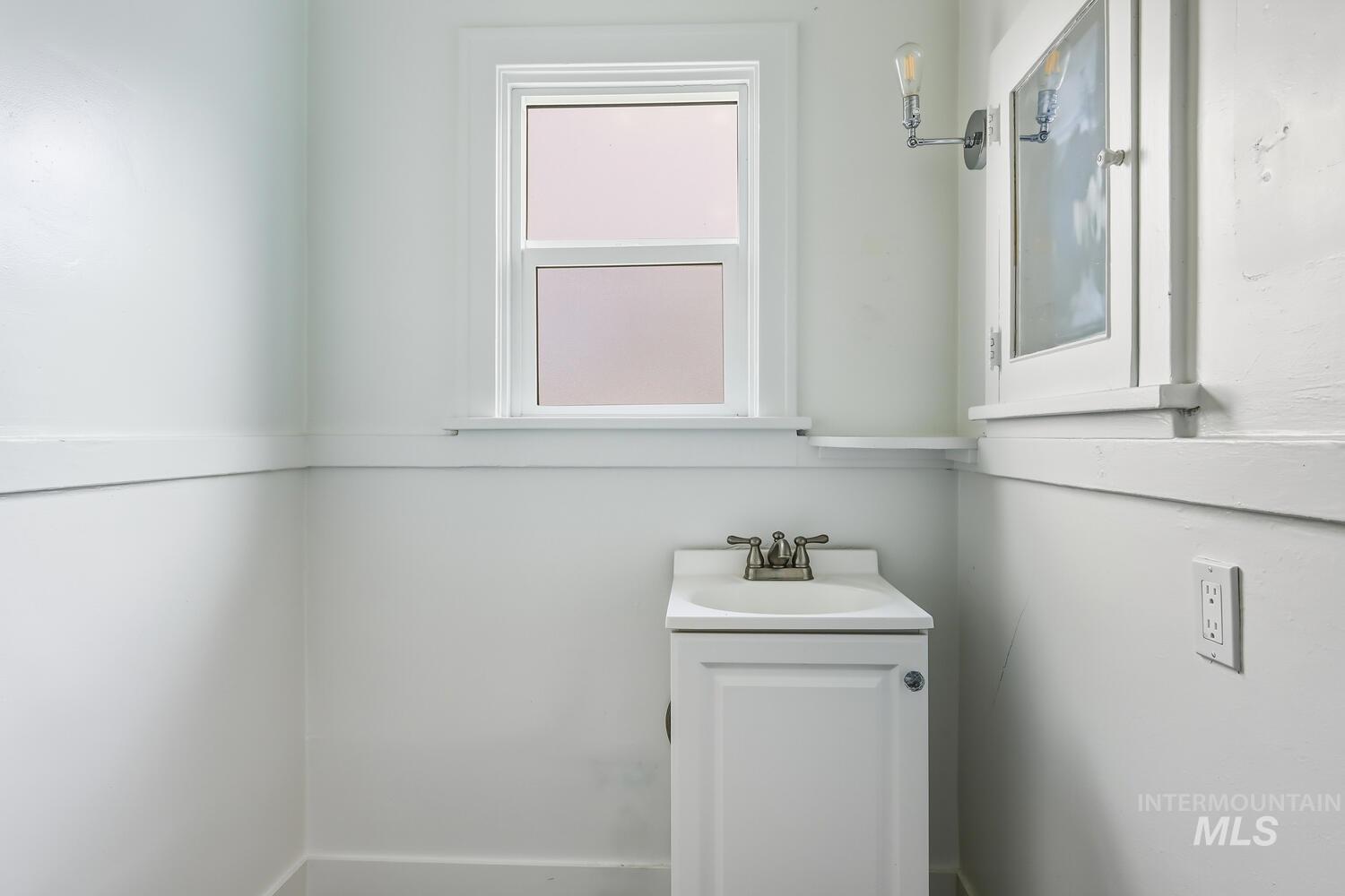 1336 E E State St., Eagle, Idaho 83616, Business/Commercial For Sale, Price $425,000,MLS 98975047