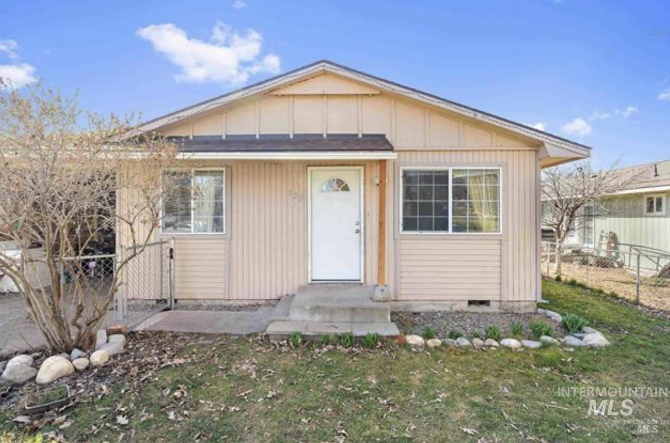 325 W Ave E, Jerome, Idaho 83338, 3 Bedrooms, 1 Bathroom, Residential For Sale, Price $225,000,MLS 98975049