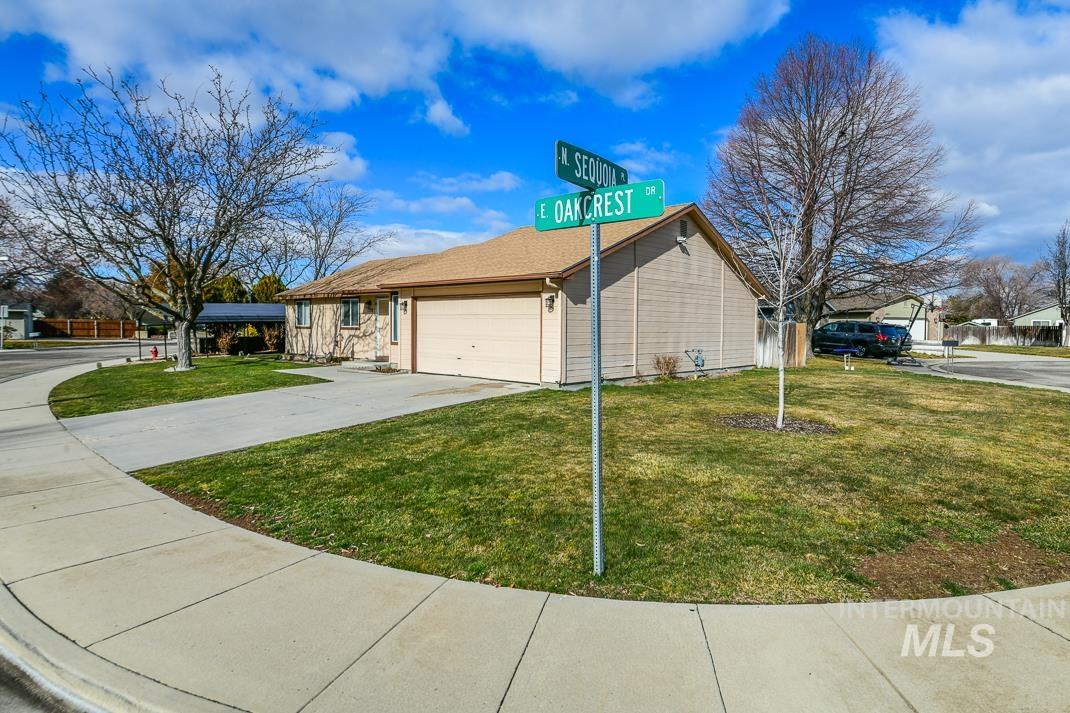 1770 E Oakcrest, Meridian, Idaho 83642, 4 Bedrooms, 2 Bathrooms, Residential For Sale, Price $380,000,MLS 98975054