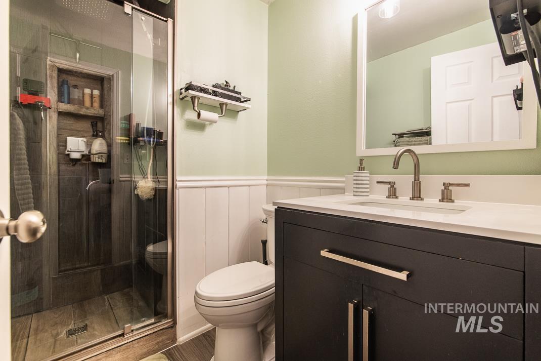 1770 E Oakcrest, Meridian, Idaho 83642, 4 Bedrooms, 2 Bathrooms, Residential For Sale, Price $380,000,MLS 98975054