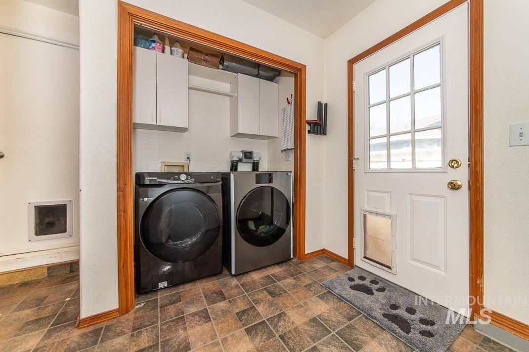 1770 E Oakcrest, Meridian, Idaho 83642, 4 Bedrooms, 2 Bathrooms, Residential For Sale, Price $380,000,MLS 98975054