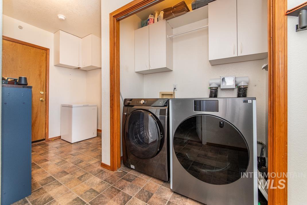 1770 E Oakcrest, Meridian, Idaho 83642, 4 Bedrooms, 2 Bathrooms, Residential For Sale, Price $380,000,MLS 98975054