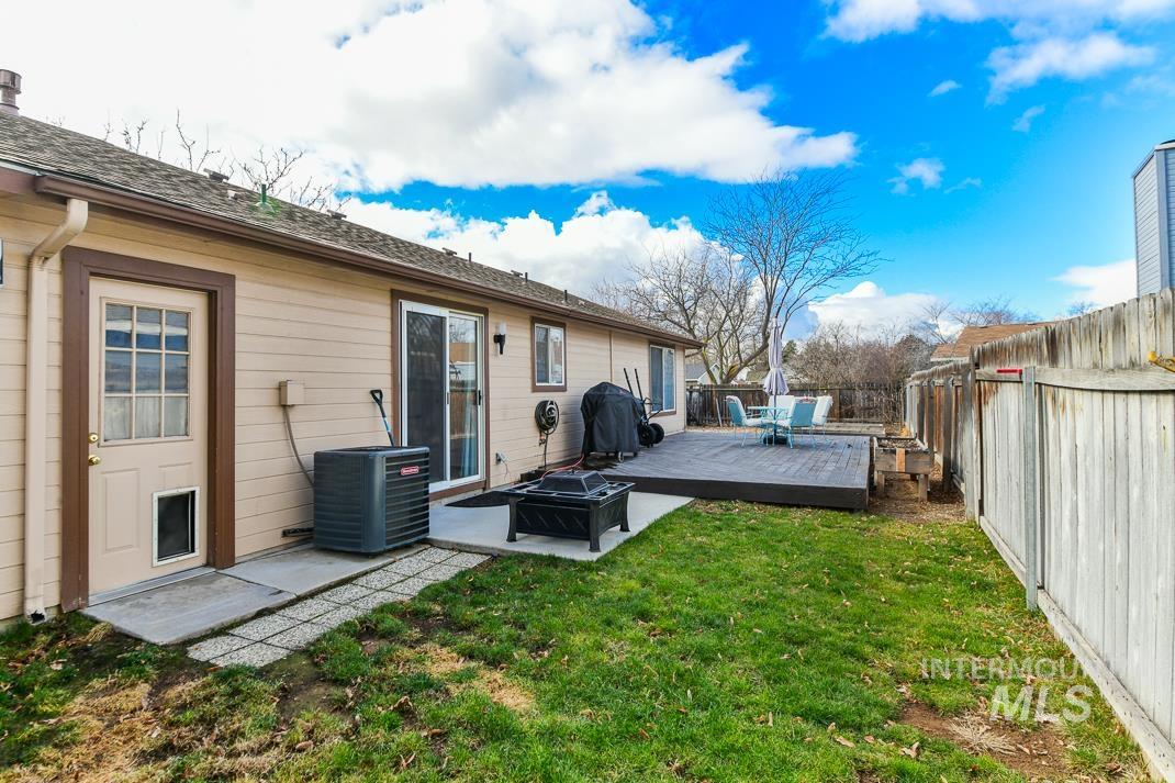 1770 E Oakcrest, Meridian, Idaho 83642, 4 Bedrooms, 2 Bathrooms, Residential For Sale, Price $380,000,MLS 98975054