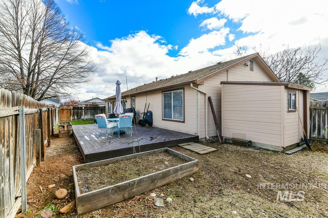 1770 E Oakcrest, Meridian, Idaho 83642, 4 Bedrooms, 2 Bathrooms, Residential For Sale, Price $380,000,MLS 98975054