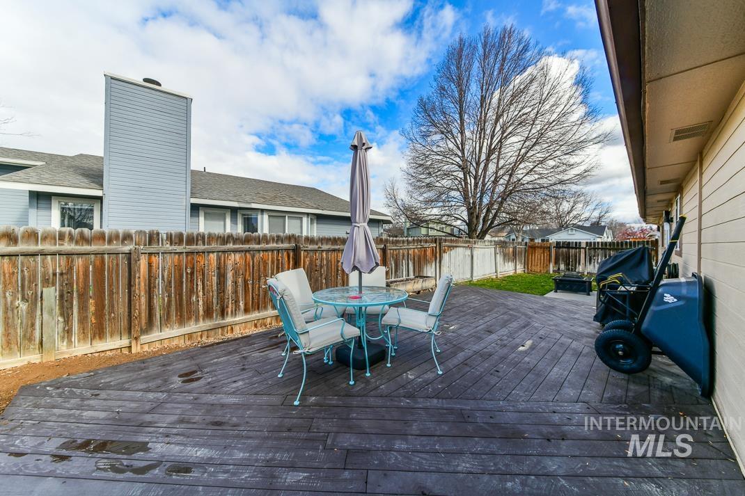 1770 E Oakcrest, Meridian, Idaho 83642, 4 Bedrooms, 2 Bathrooms, Residential For Sale, Price $380,000,MLS 98975054