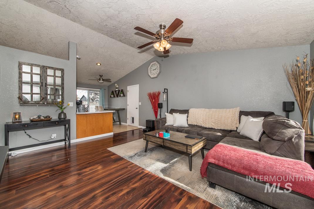 1770 E Oakcrest, Meridian, Idaho 83642, 4 Bedrooms, 2 Bathrooms, Residential For Sale, Price $380,000,MLS 98975054