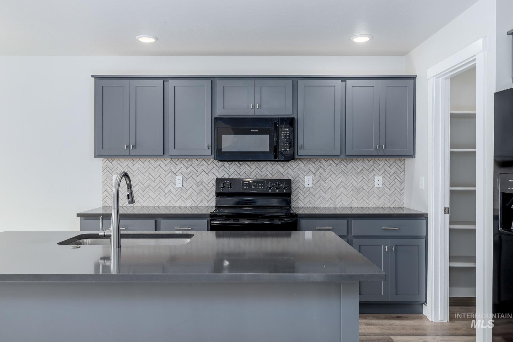 6039 W Mikonos St, Meridian, Idaho 83646, 3 Bedrooms, 2.5 Bathrooms, Residential For Sale, Price $449,900,MLS 98975057