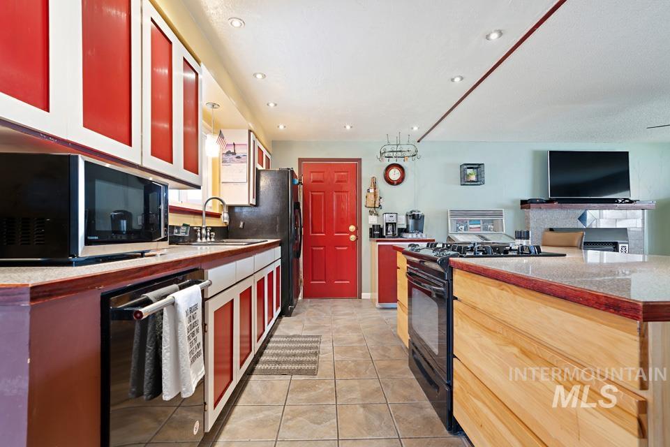 1304 S Holly Street, Caldwell, Idaho 83686, 2 Bedrooms, 1 Bathroom, Residential For Sale, Price $339,000,MLS 98975061