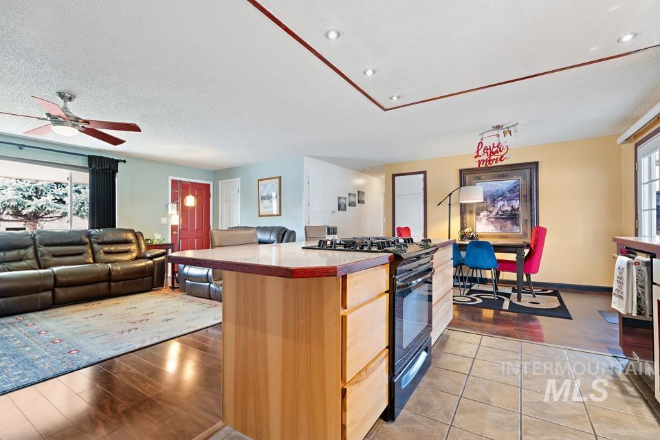 1304 S Holly Street, Caldwell, Idaho 83686, 2 Bedrooms, 1 Bathroom, Residential For Sale, Price $339,000,MLS 98975061