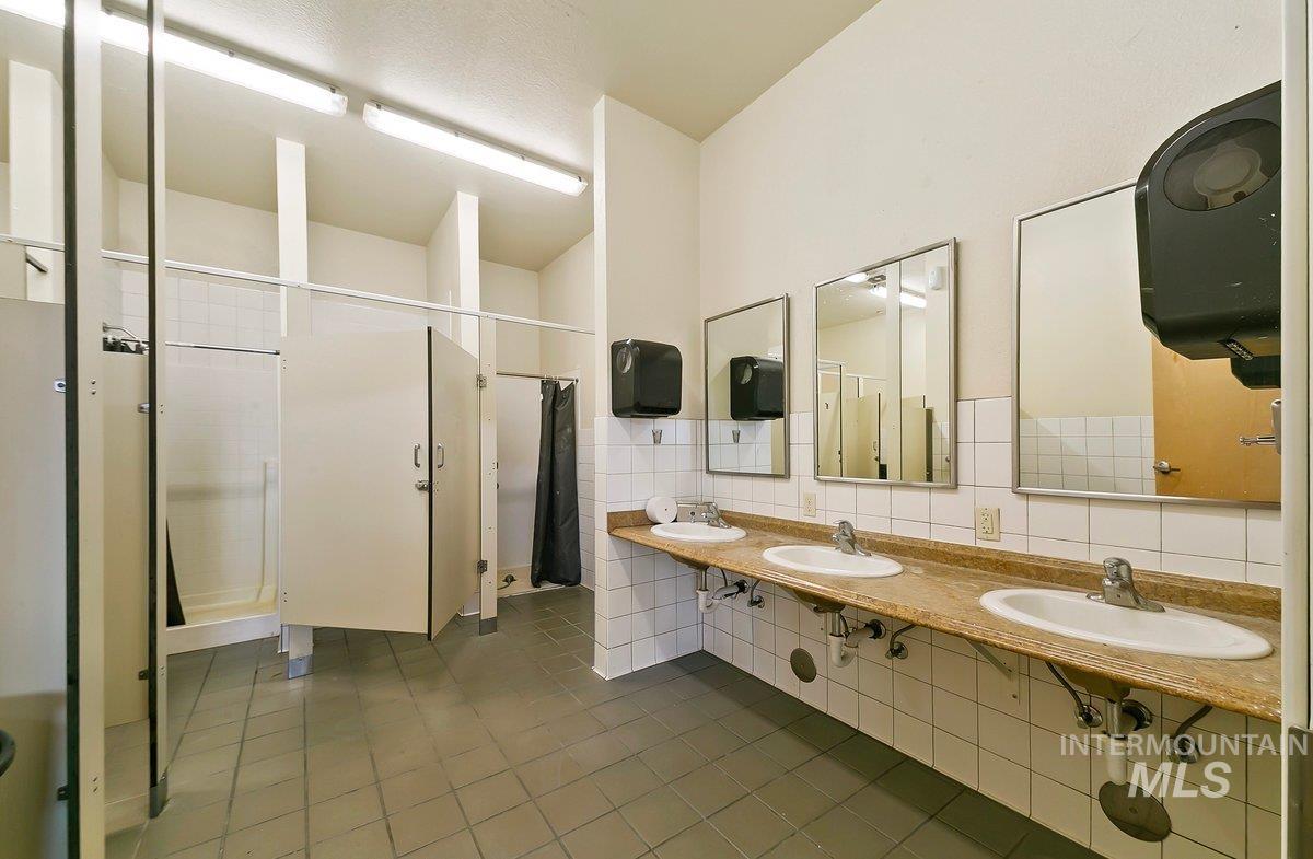 5001 Cherry Gulch Lane, Emmett, Idaho 83617, 10 Bedrooms, 20 Bathrooms, Residential For Sale, Price $3,750,000,MLS 98975063