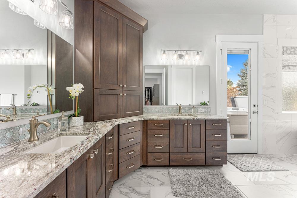 22618 Aura Vista Way, Caldwell, Idaho 83607, 3 Bedrooms, 3.5 Bathrooms, Residential For Sale, Price $1,180,000,MLS 98975064