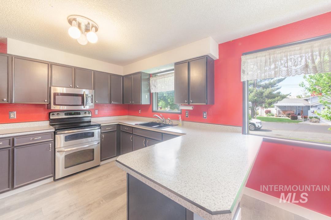 404 Linden Dr, Lewiston, Idaho 83501, 3 Bedrooms, 4 Bathrooms, Residential For Sale, Price $499,000,MLS 98975065