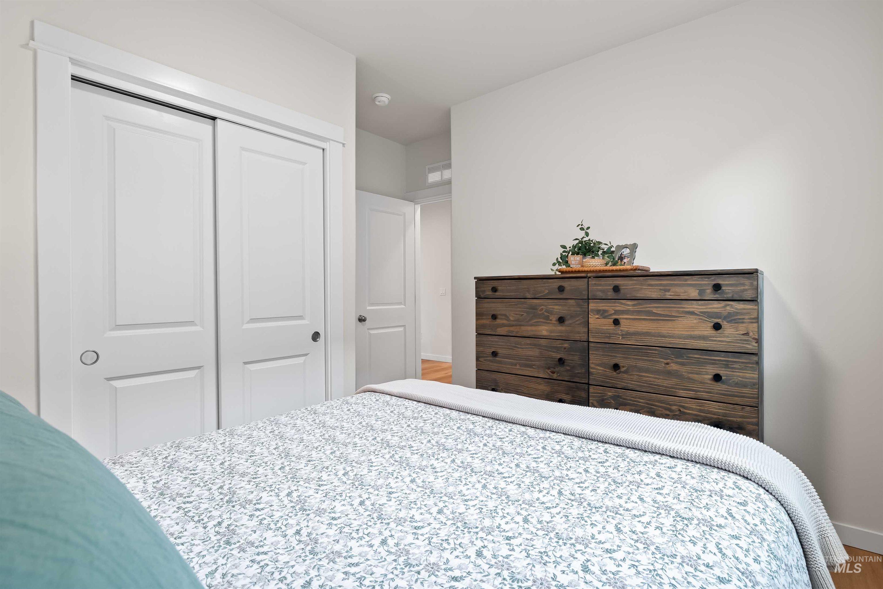 1597 Kenyon Meadow Street, Twin Falls, Idaho 83301, 3 Bedrooms, 2 Bathrooms, Residential For Sale, Price $344,900,MLS 98975068