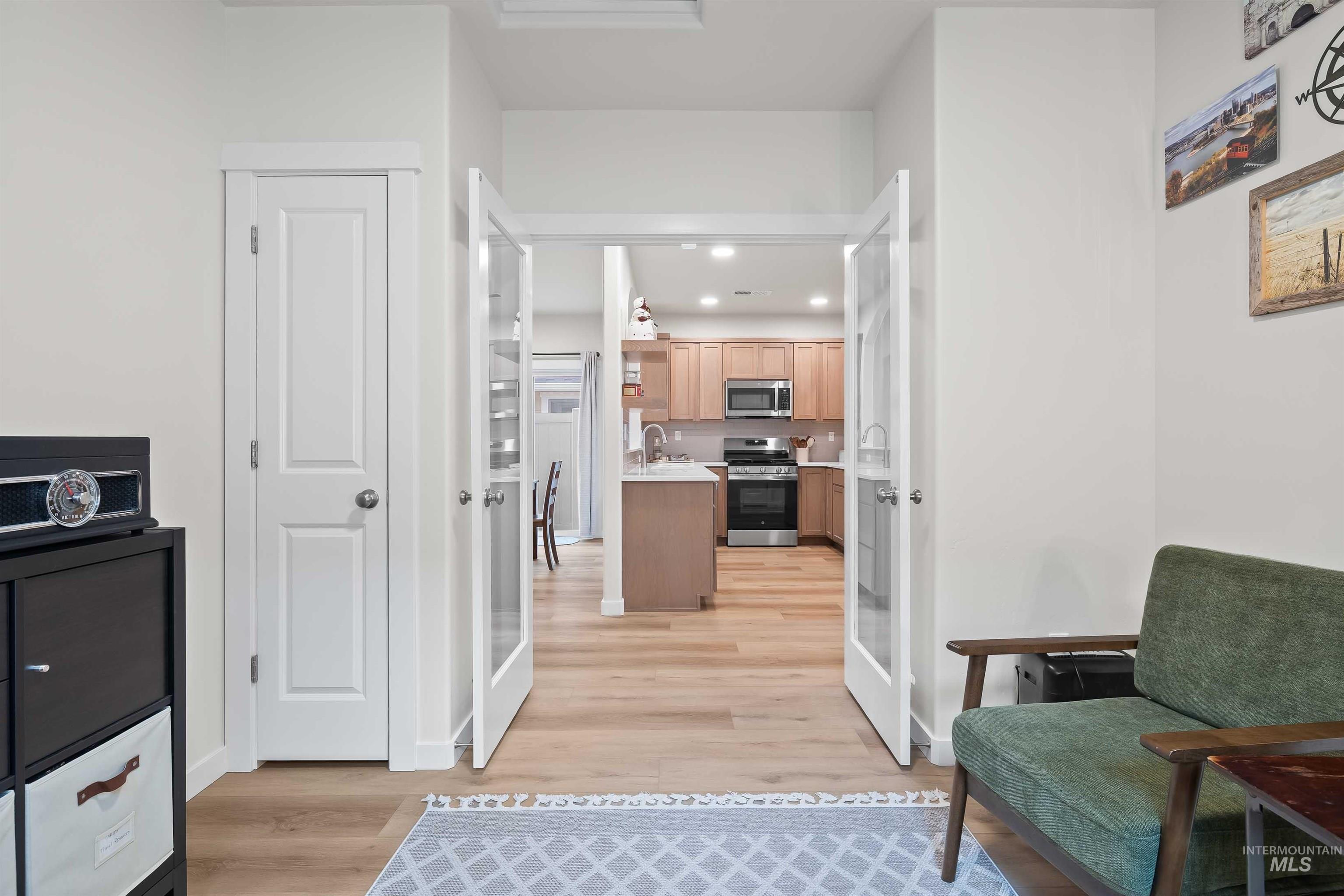 1597 Kenyon Meadow Street, Twin Falls, Idaho 83301, 3 Bedrooms, 2 Bathrooms, Residential For Sale, Price $344,900,MLS 98975068