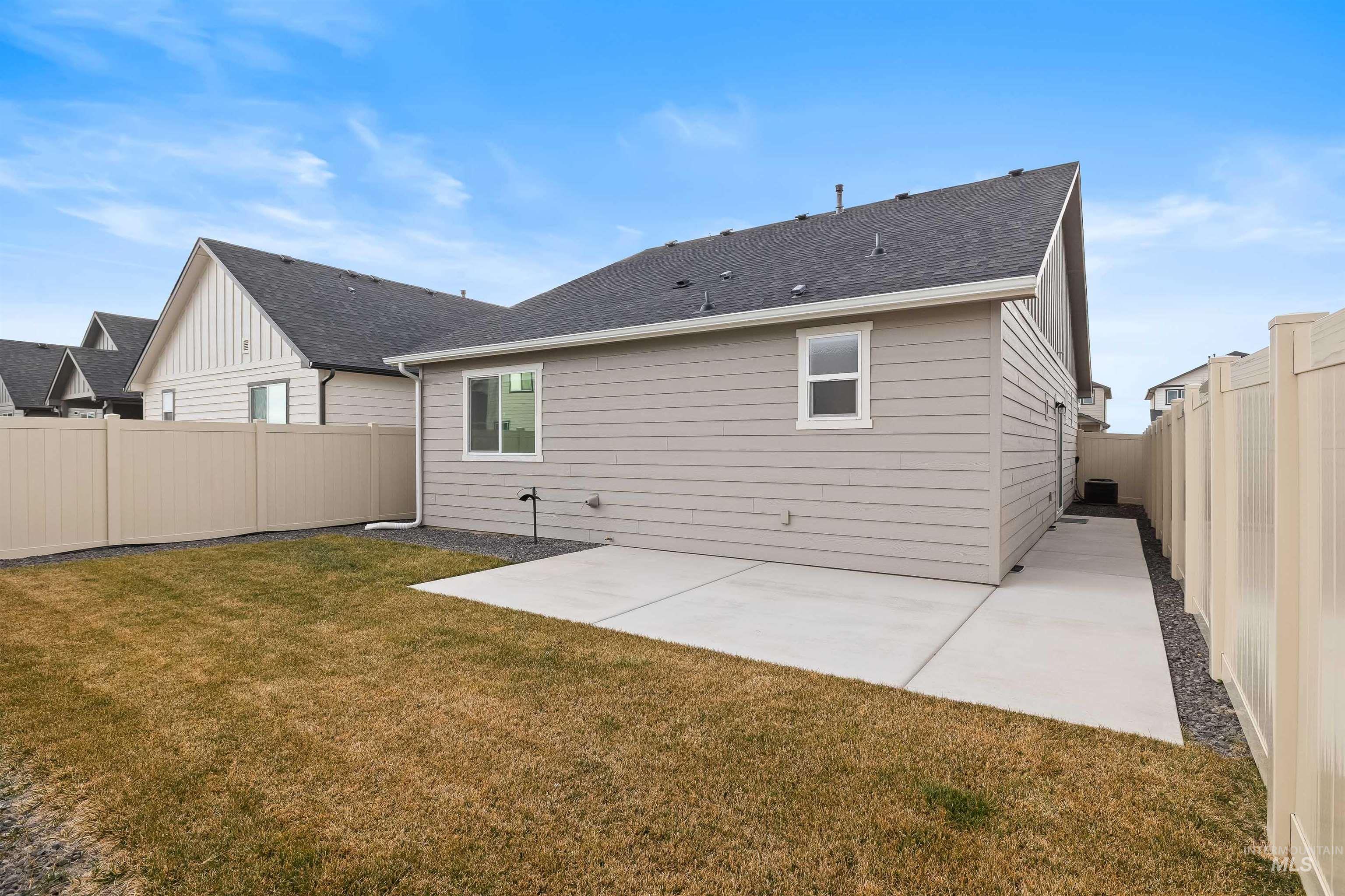 1597 Kenyon Meadow Street, Twin Falls, Idaho 83301, 3 Bedrooms, 2 Bathrooms, Residential For Sale, Price $344,900,MLS 98975068