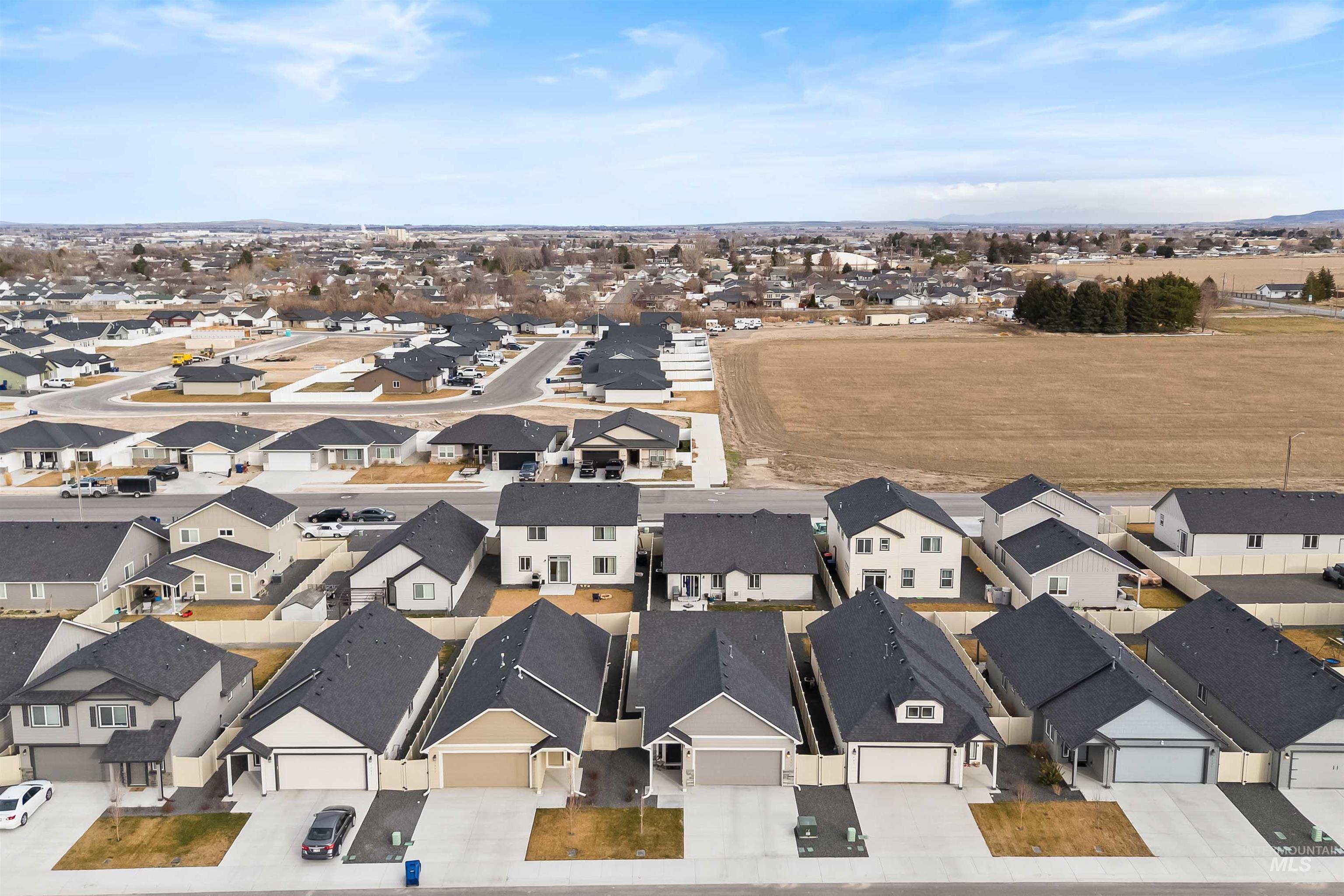 1597 Kenyon Meadow Street, Twin Falls, Idaho 83301, 3 Bedrooms, 2 Bathrooms, Residential For Sale, Price $344,900,MLS 98975068