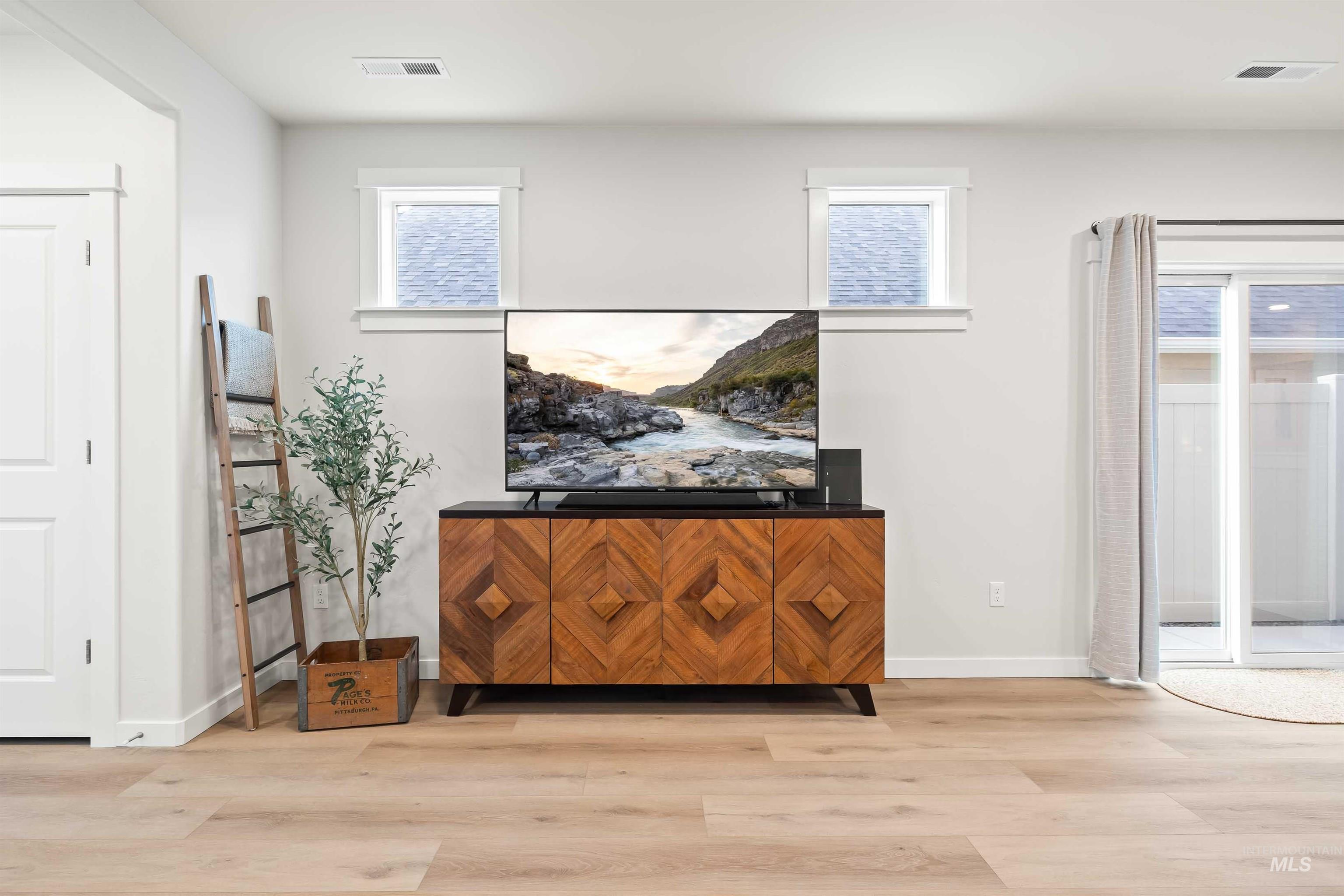 1597 Kenyon Meadow Street, Twin Falls, Idaho 83301, 3 Bedrooms, 2 Bathrooms, Residential For Sale, Price $344,900,MLS 98975068