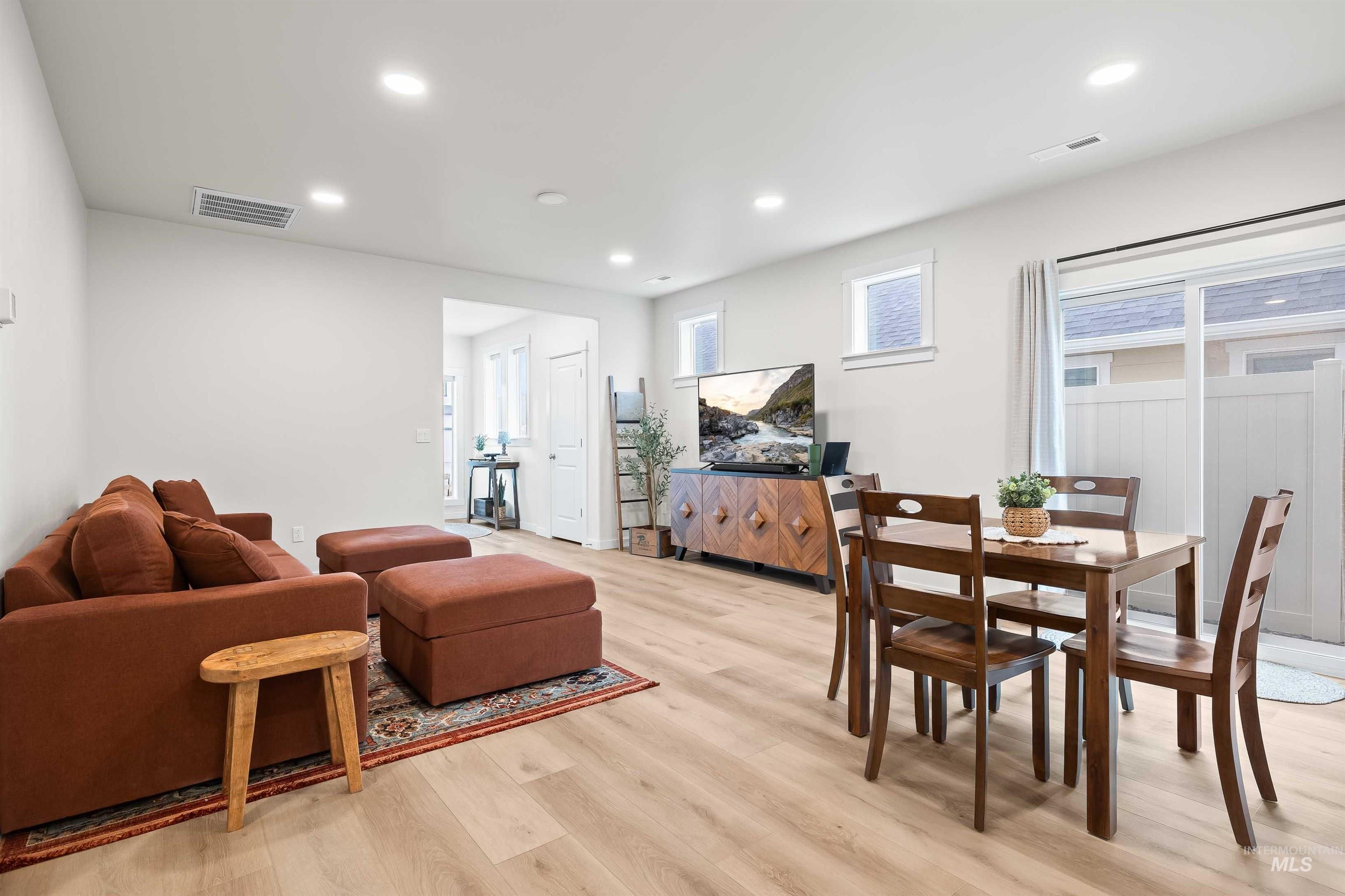 1597 Kenyon Meadow Street, Twin Falls, Idaho 83301, 3 Bedrooms, 2 Bathrooms, Residential For Sale, Price $344,900,MLS 98975068