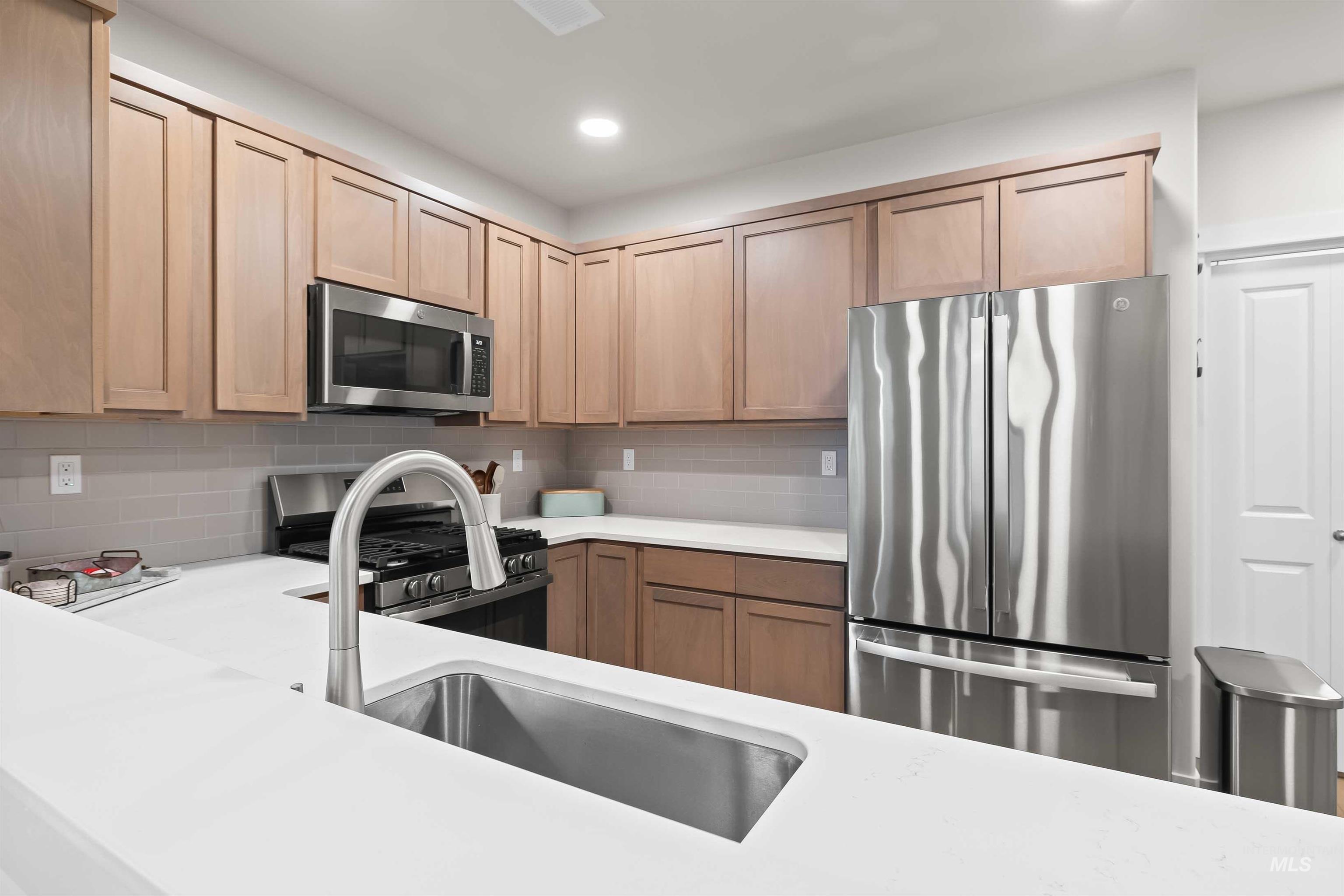 1597 Kenyon Meadow Street, Twin Falls, Idaho 83301, 3 Bedrooms, 2 Bathrooms, Residential For Sale, Price $344,900,MLS 98975068