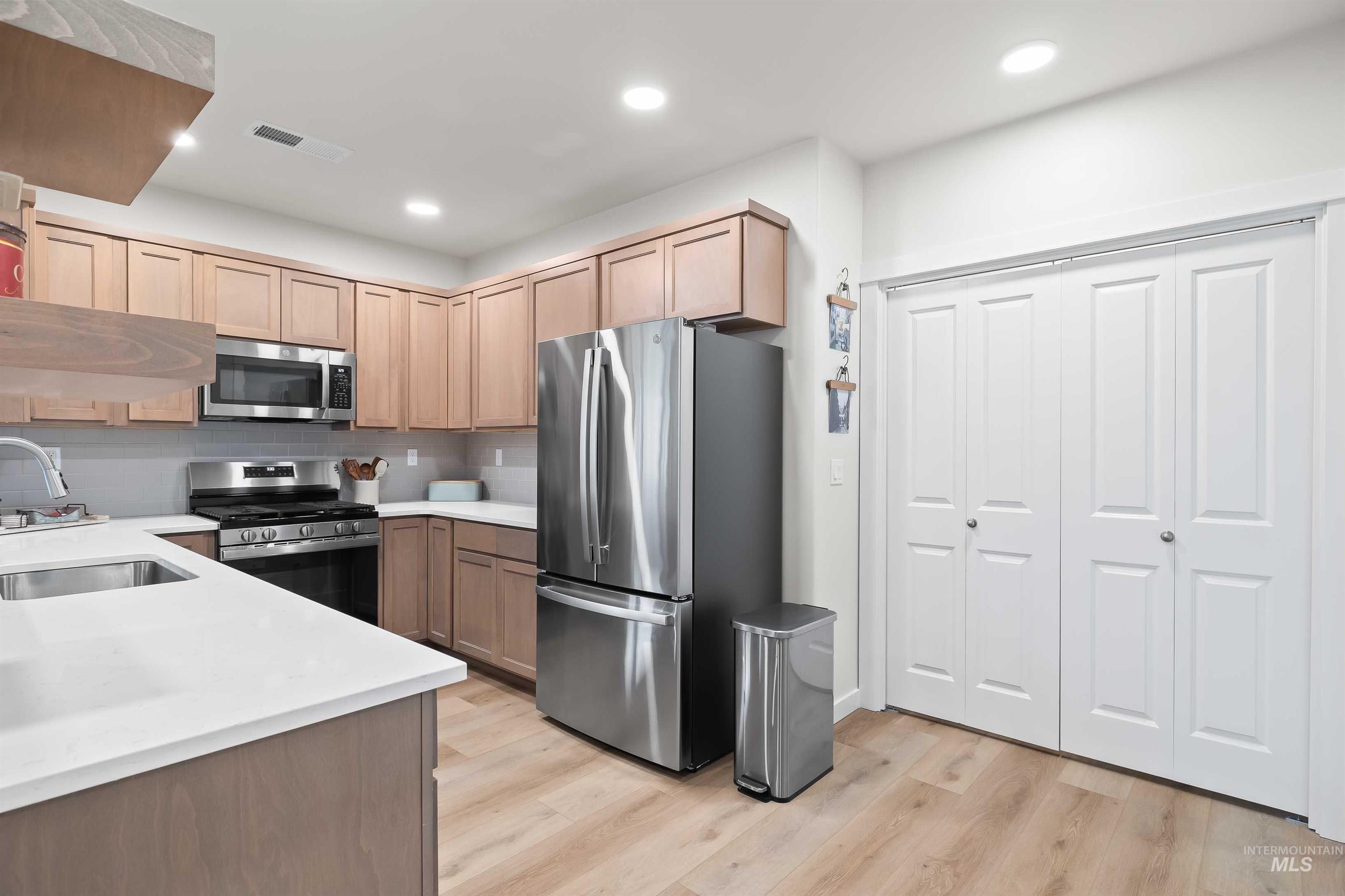 1597 Kenyon Meadow Street, Twin Falls, Idaho 83301, 3 Bedrooms, 2 Bathrooms, Residential For Sale, Price $344,900,MLS 98975068