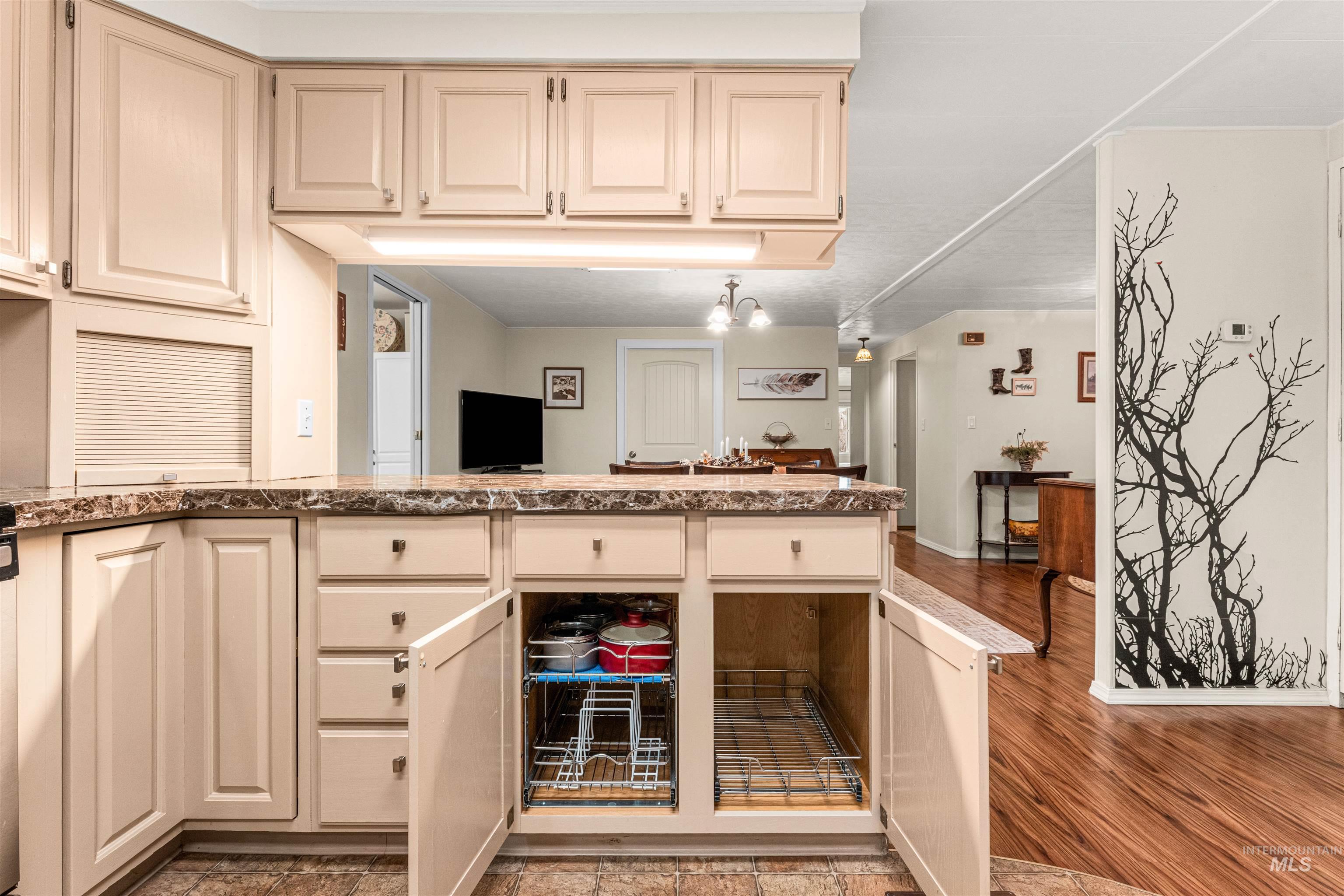 9390 W USTICK, Boise, Idaho 83704, 2 Bedrooms, 2 Bathrooms, Residential For Sale, Price $237,900,MLS 98975070