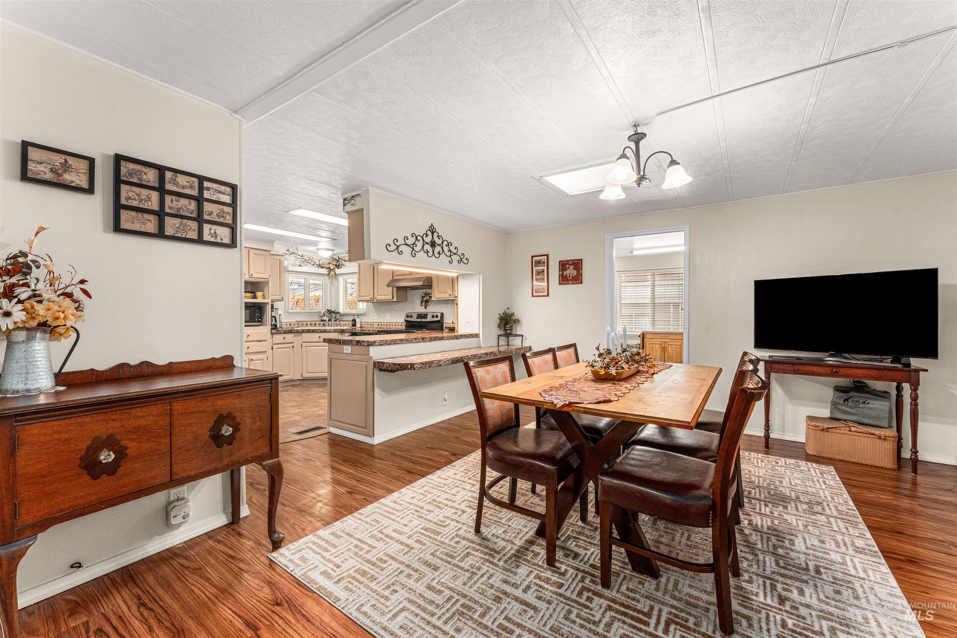 9390 W USTICK, Boise, Idaho 83704, 2 Bedrooms, 2 Bathrooms, Residential For Sale, Price $237,900,MLS 98975070