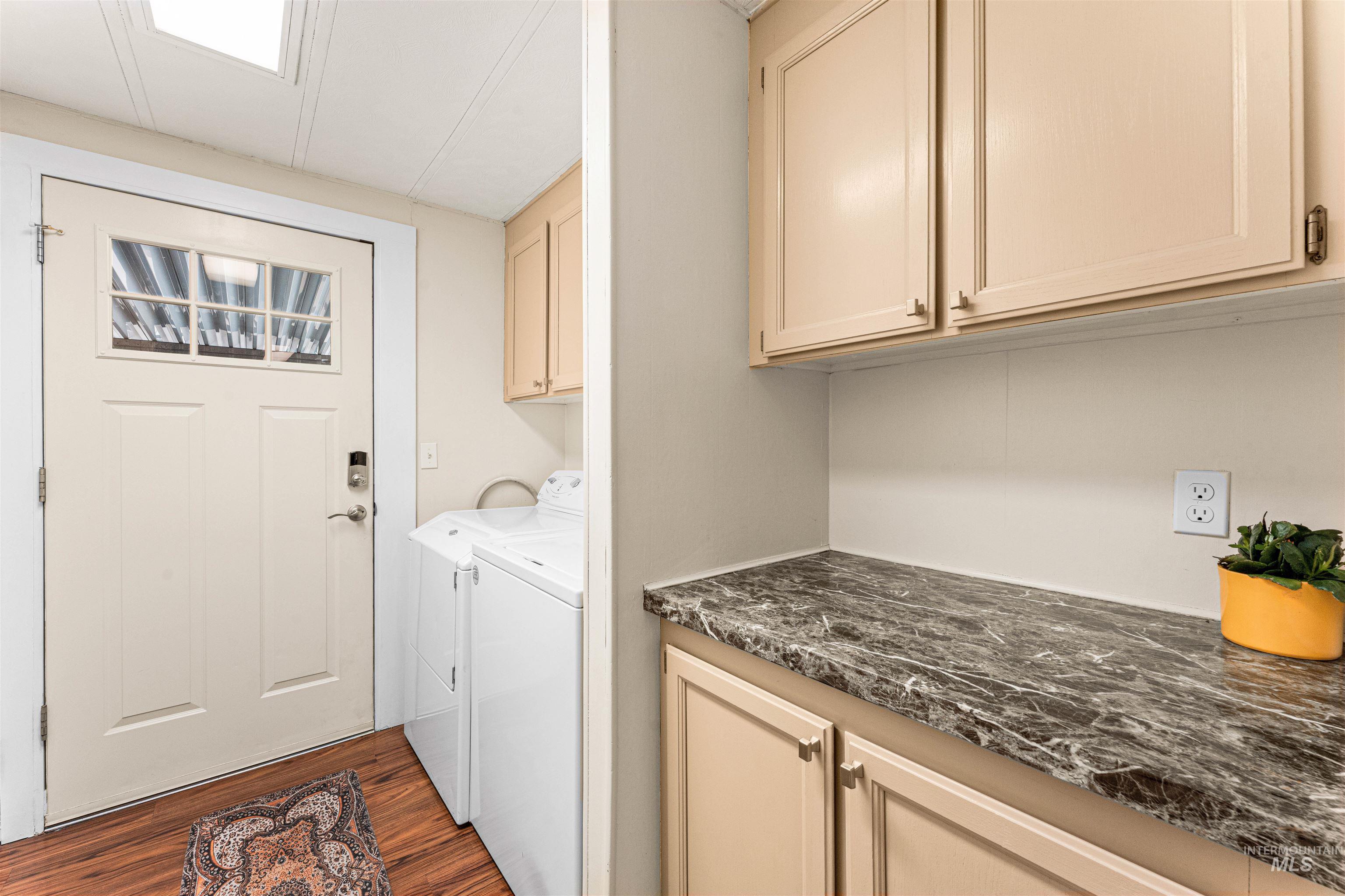 9390 W USTICK, Boise, Idaho 83704, 2 Bedrooms, 2 Bathrooms, Residential For Sale, Price $237,900,MLS 98975070