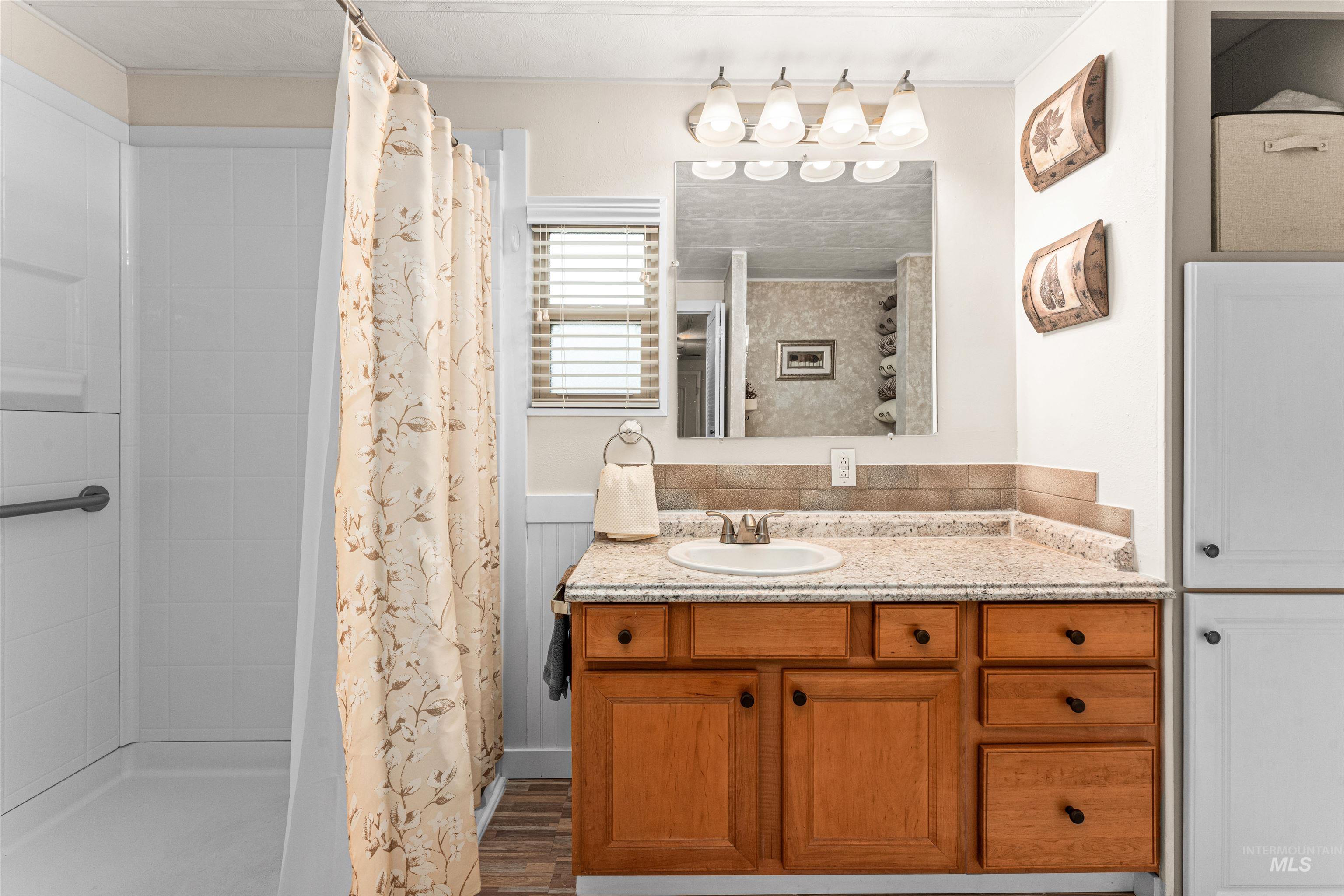 9390 W USTICK, Boise, Idaho 83704, 2 Bedrooms, 2 Bathrooms, Residential For Sale, Price $237,900,MLS 98975070