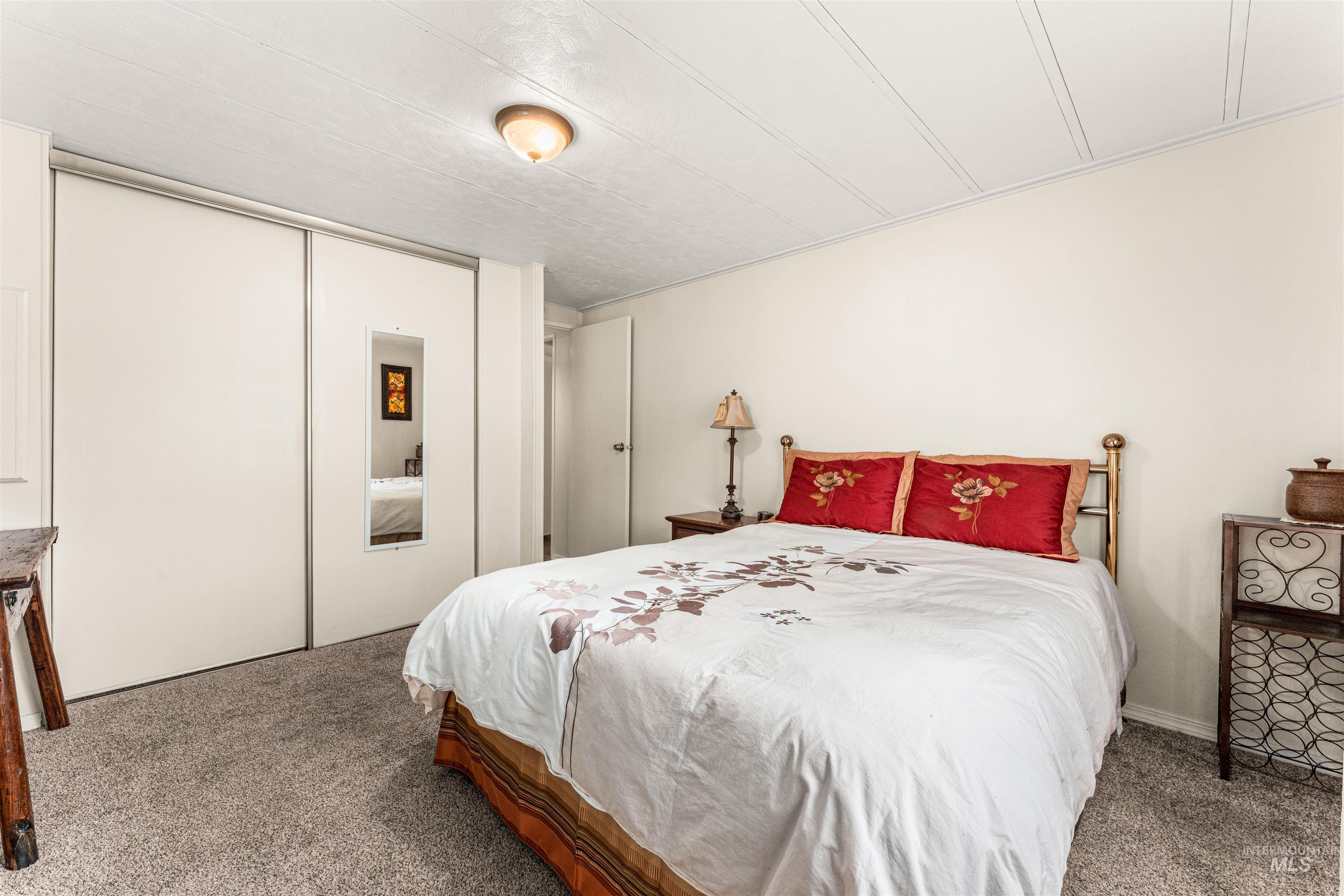 9390 W USTICK, Boise, Idaho 83704, 2 Bedrooms, 2 Bathrooms, Residential For Sale, Price $237,900,MLS 98975070