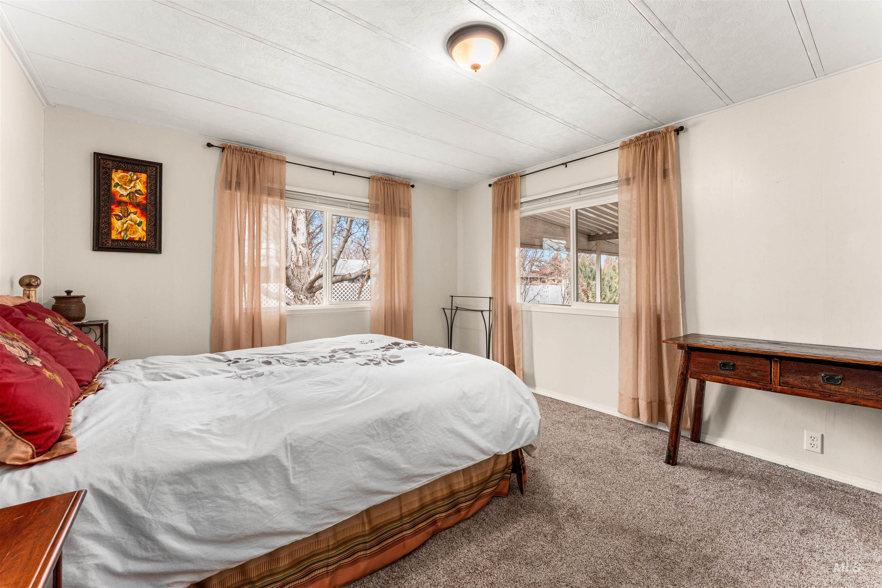 9390 W USTICK, Boise, Idaho 83704, 2 Bedrooms, 2 Bathrooms, Residential For Sale, Price $237,900,MLS 98975070