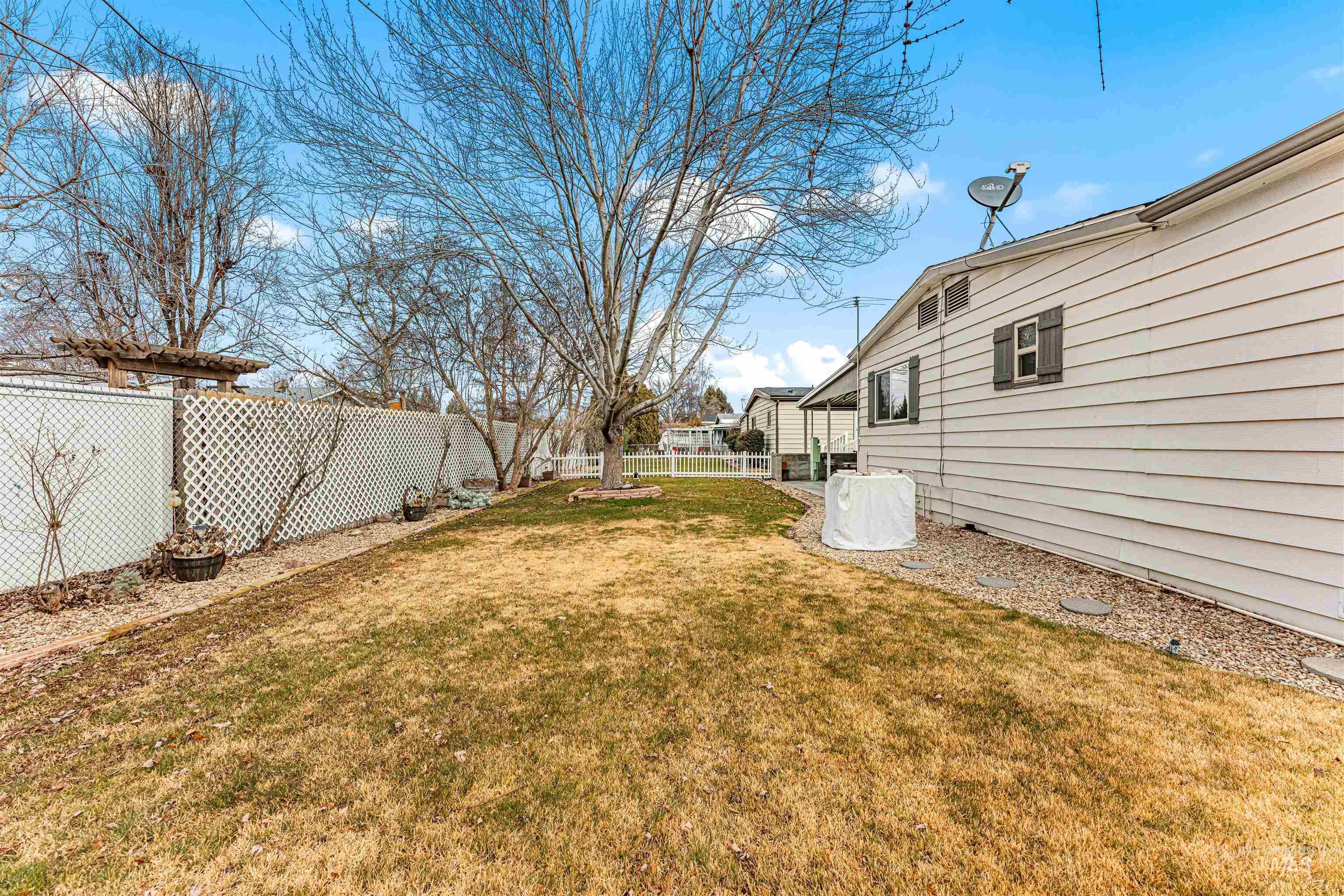 9390 W USTICK, Boise, Idaho 83704, 2 Bedrooms, 2 Bathrooms, Residential For Sale, Price $237,900,MLS 98975070