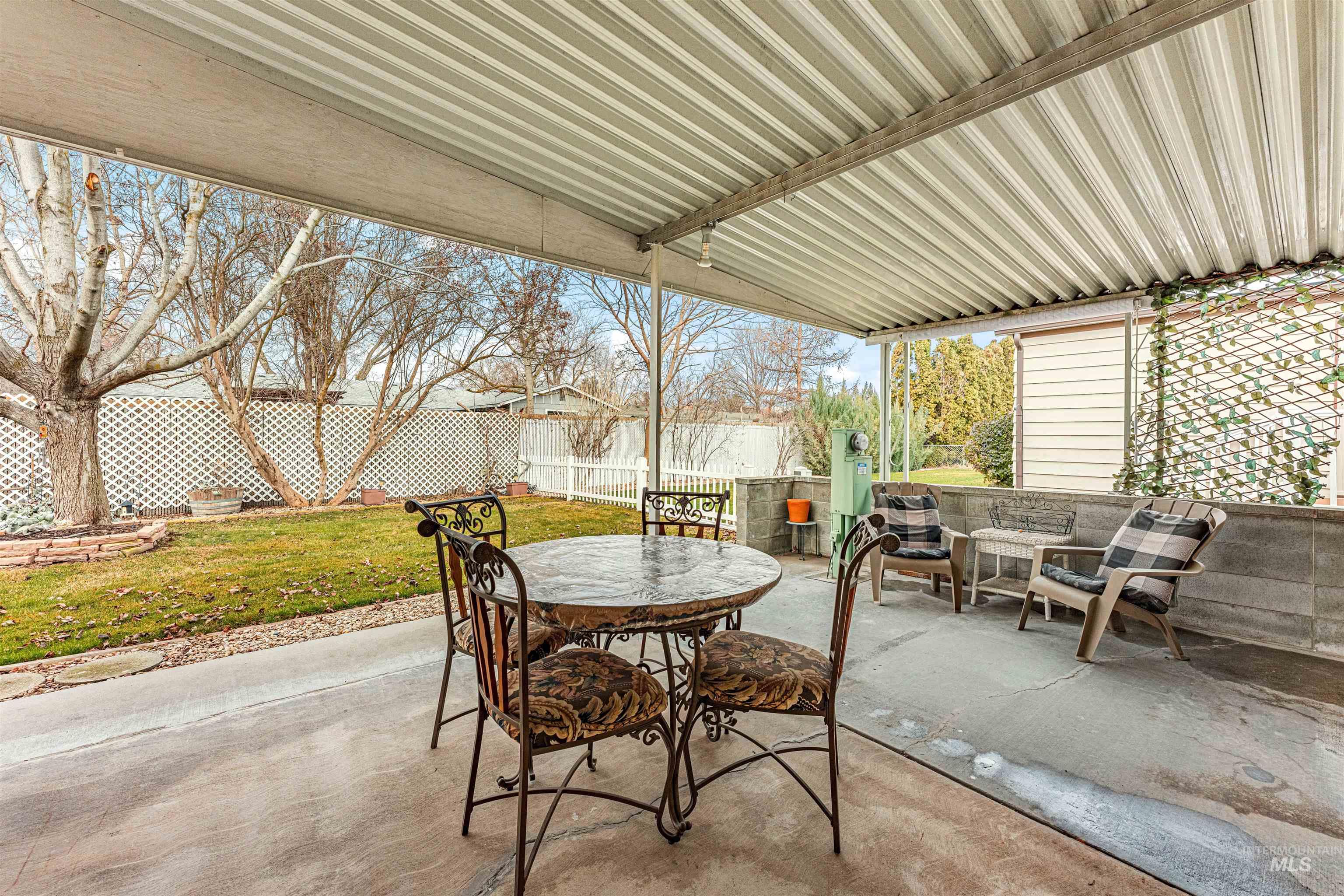 9390 W USTICK, Boise, Idaho 83704, 2 Bedrooms, 2 Bathrooms, Residential For Sale, Price $237,900,MLS 98975070