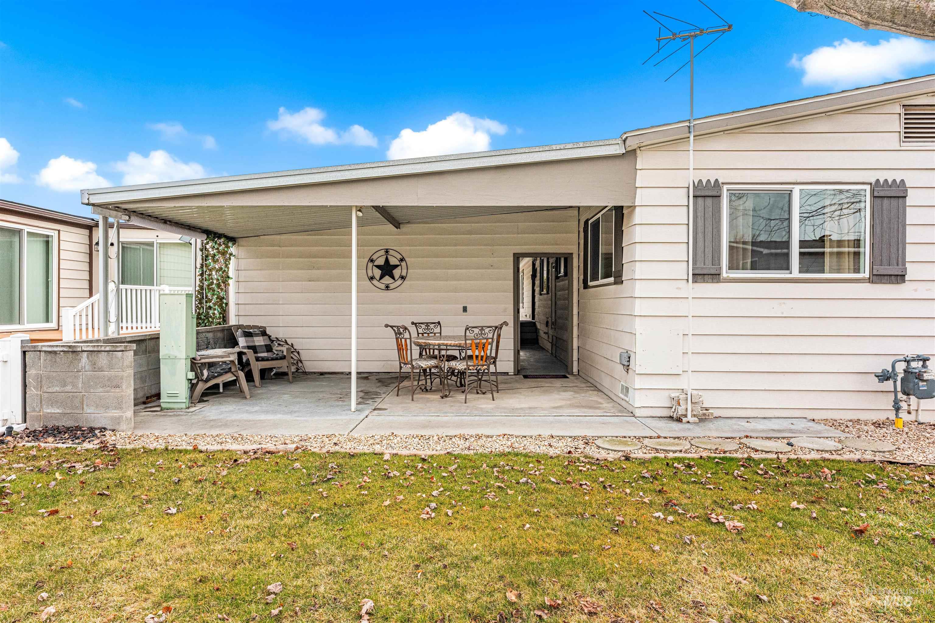 9390 W USTICK, Boise, Idaho 83704, 2 Bedrooms, 2 Bathrooms, Residential For Sale, Price $237,900,MLS 98975070