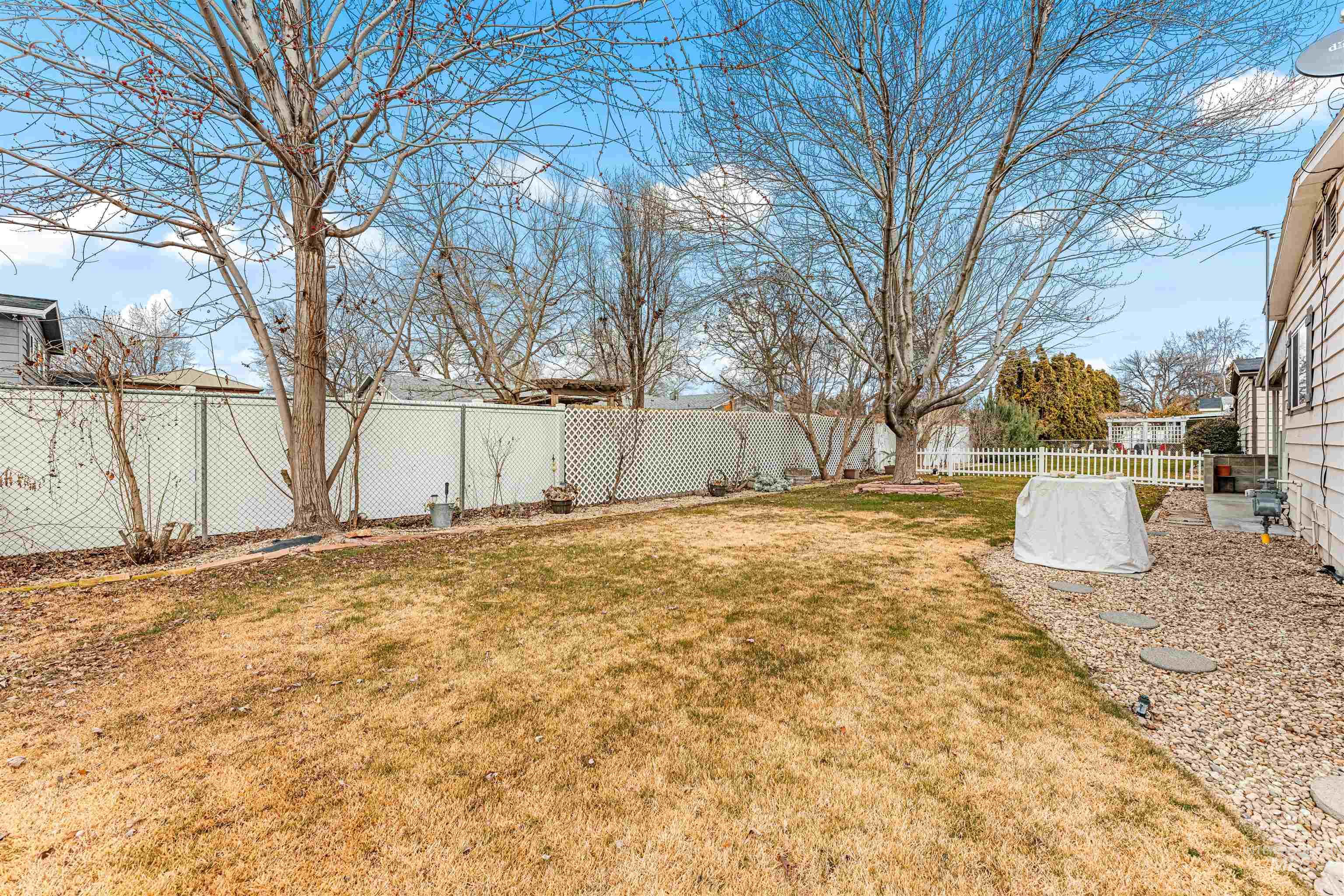 9390 W USTICK, Boise, Idaho 83704, 2 Bedrooms, 2 Bathrooms, Residential For Sale, Price $237,900,MLS 98975070