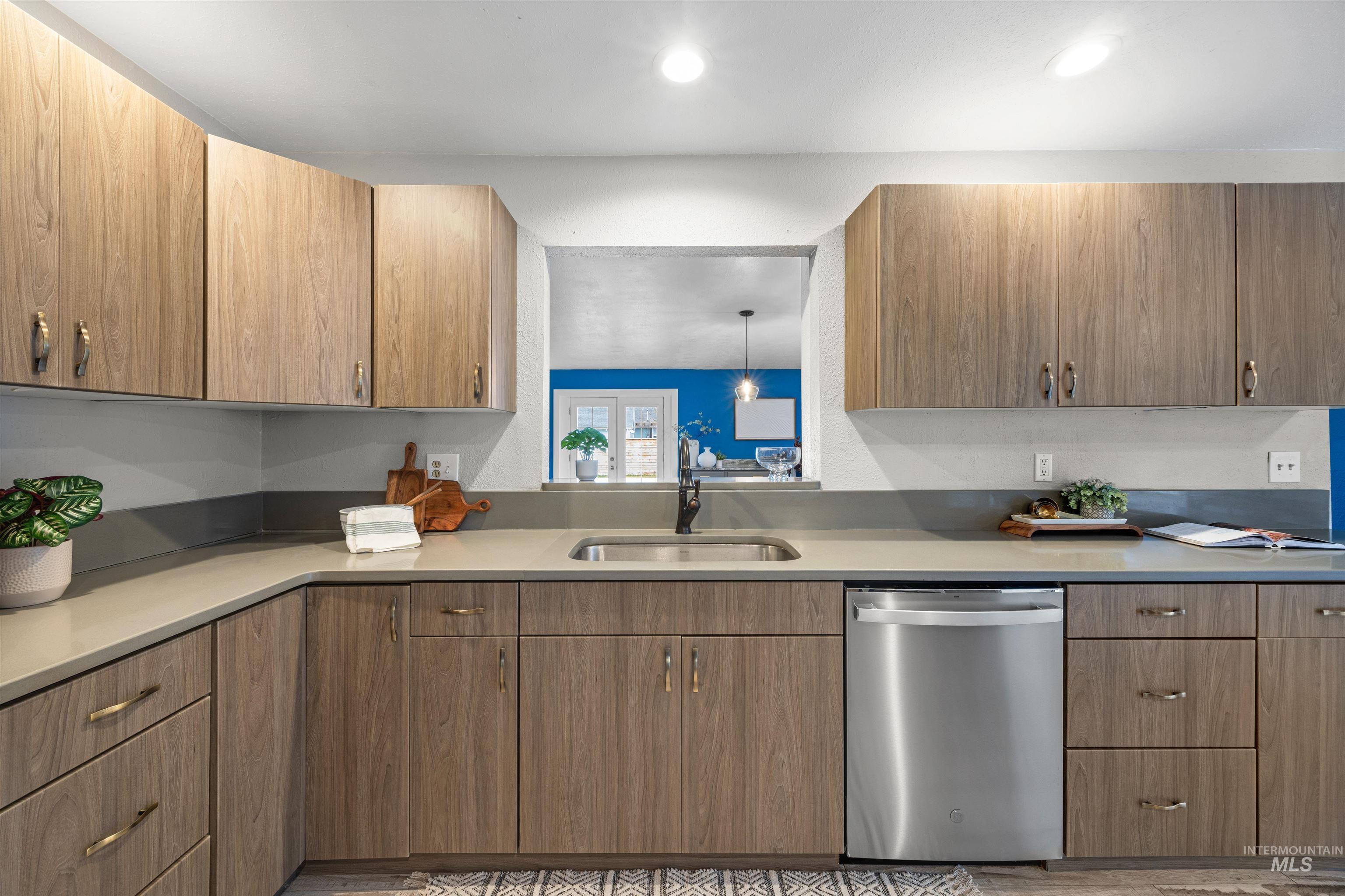 916 E McKinley Street, Boise, Idaho 83712, 5 Bedrooms, 2 Bathrooms, Residential For Sale, Price $789,900,MLS 98975072