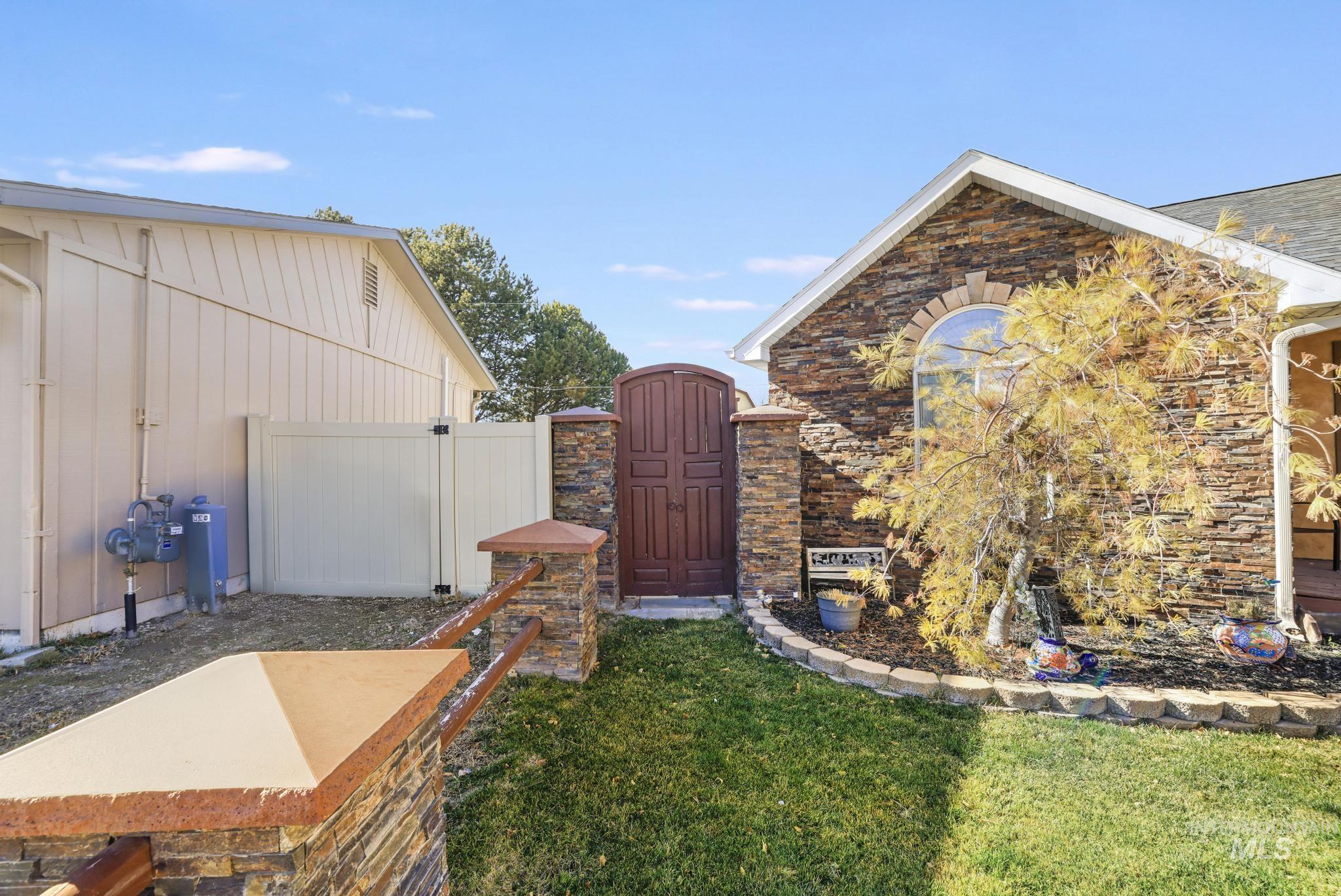 733 Beta Cir, Twin Falls, Idaho 83301, 5 Bedrooms, 3 Bathrooms, Residential For Sale, Price $545,000,MLS 98975077