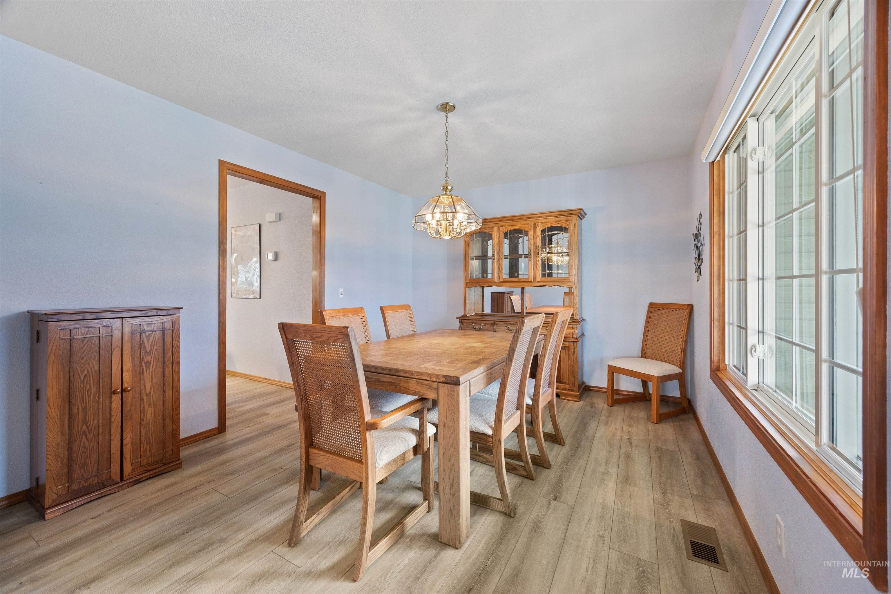 5312 N Hickory Tree Way, Boise, Idaho 83713, 5 Bedrooms, 3 Bathrooms, Residential For Sale, Price $770,000,MLS 98975081