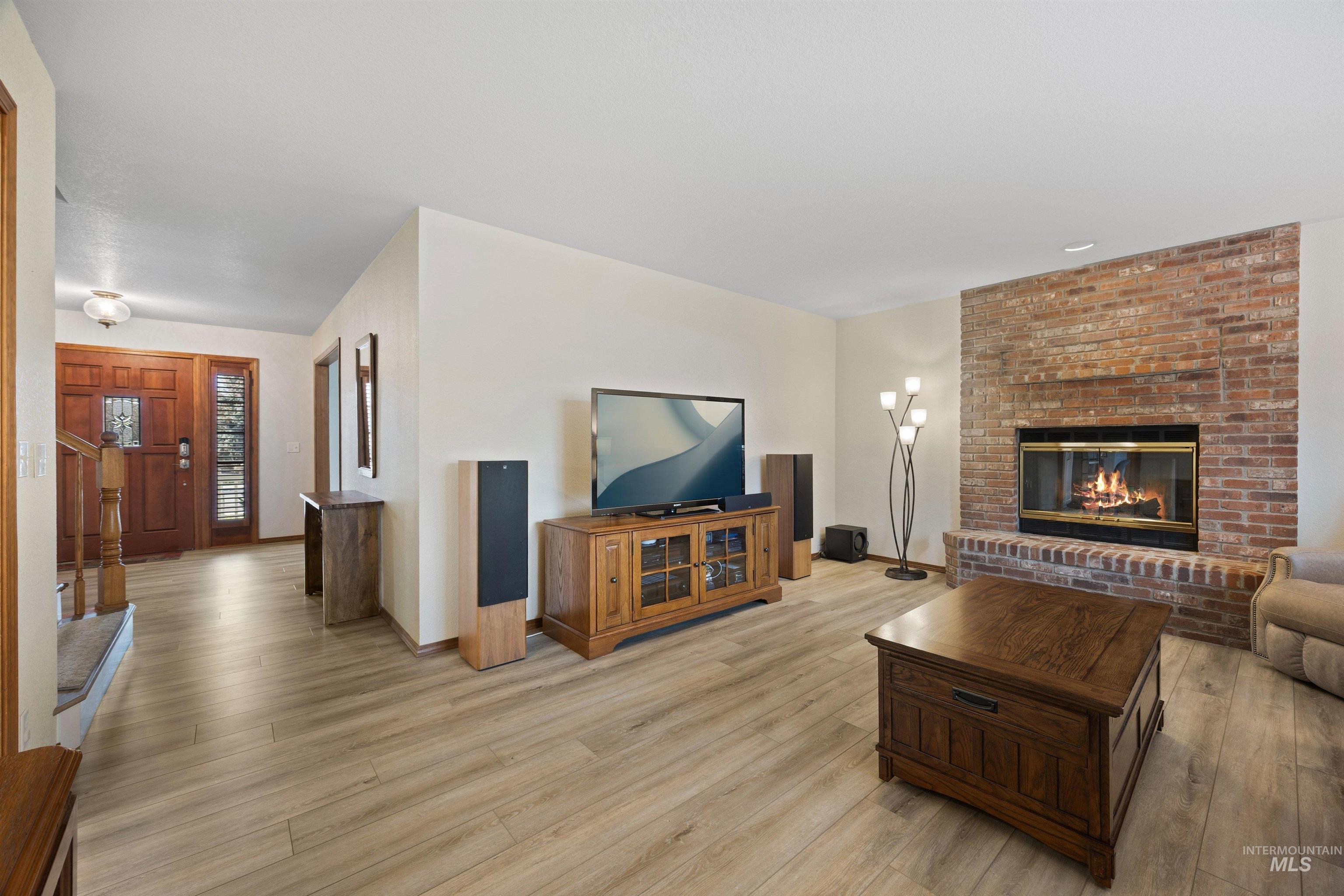 5312 N Hickory Tree Way, Boise, Idaho 83713, 5 Bedrooms, 3 Bathrooms, Residential For Sale, Price $770,000,MLS 98975081