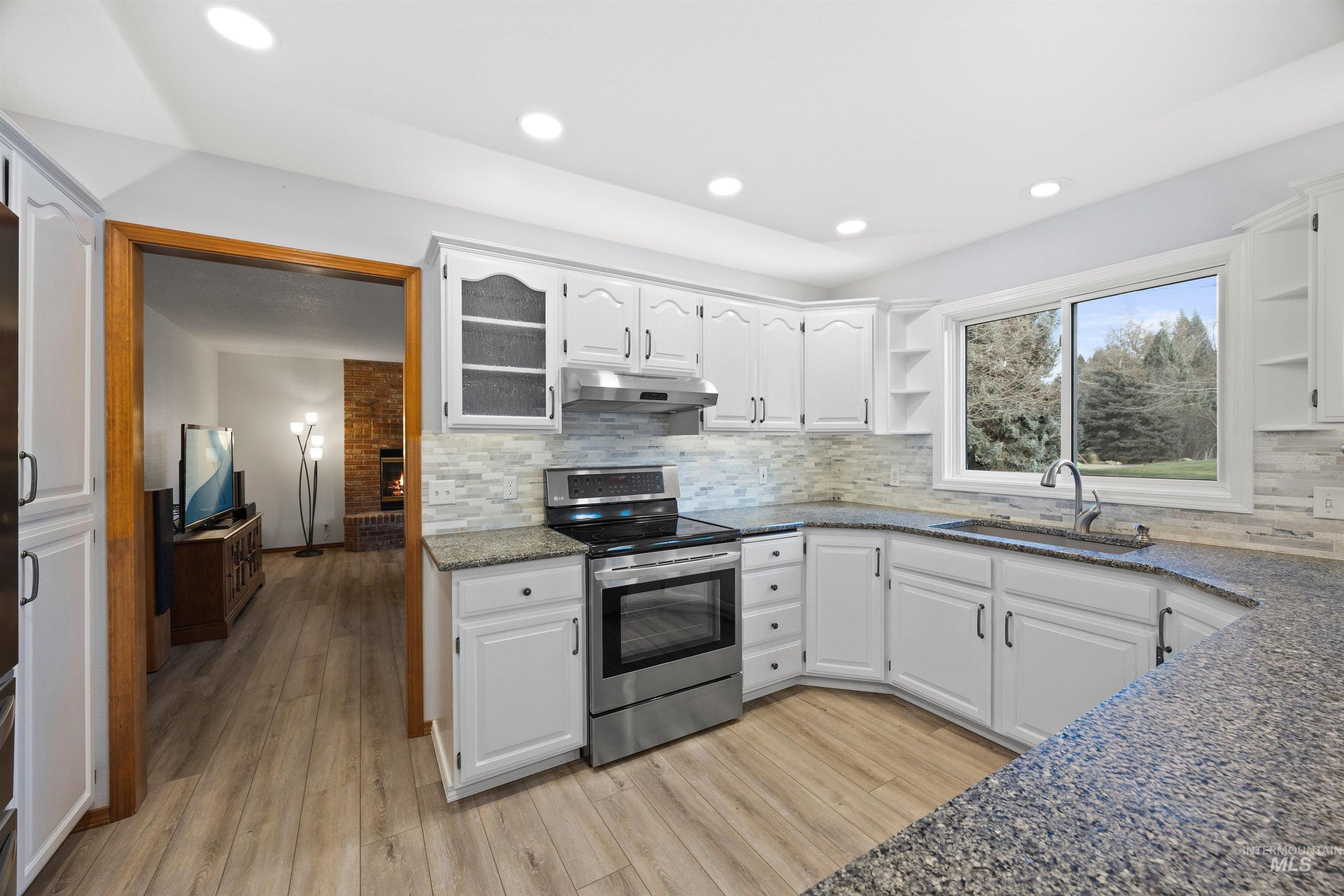 5312 N Hickory Tree Way, Boise, Idaho 83713, 5 Bedrooms, 3 Bathrooms, Residential For Sale, Price $770,000,MLS 98975081