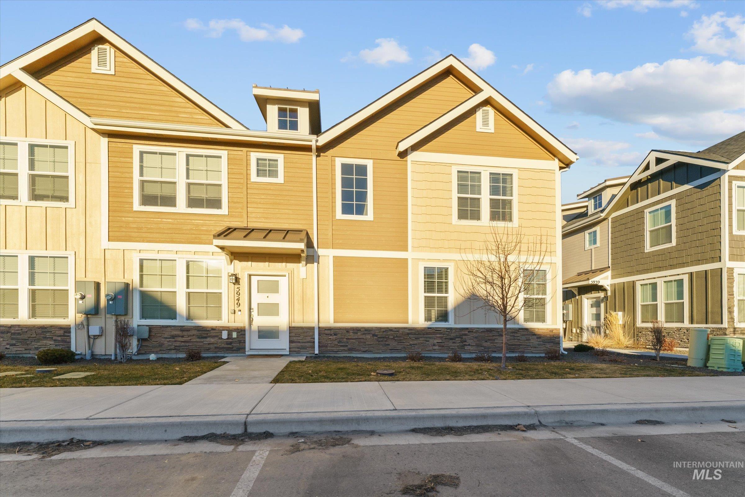 5945 S Boddington Ln, Boise, Idaho 83709, 3 Bedrooms, 2.5 Bathrooms, Residential For Sale, Price $347,500,MLS 98975086