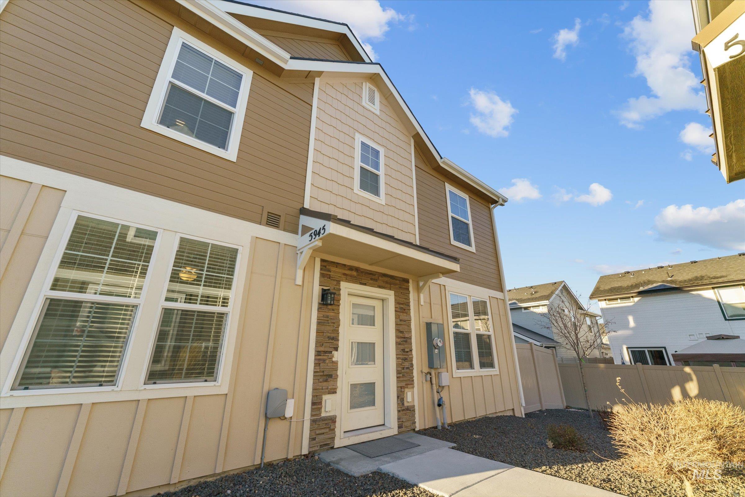 5945 S Boddington Ln, Boise, Idaho 83709, 3 Bedrooms, 2.5 Bathrooms, Residential For Sale, Price $347,500,MLS 98975086