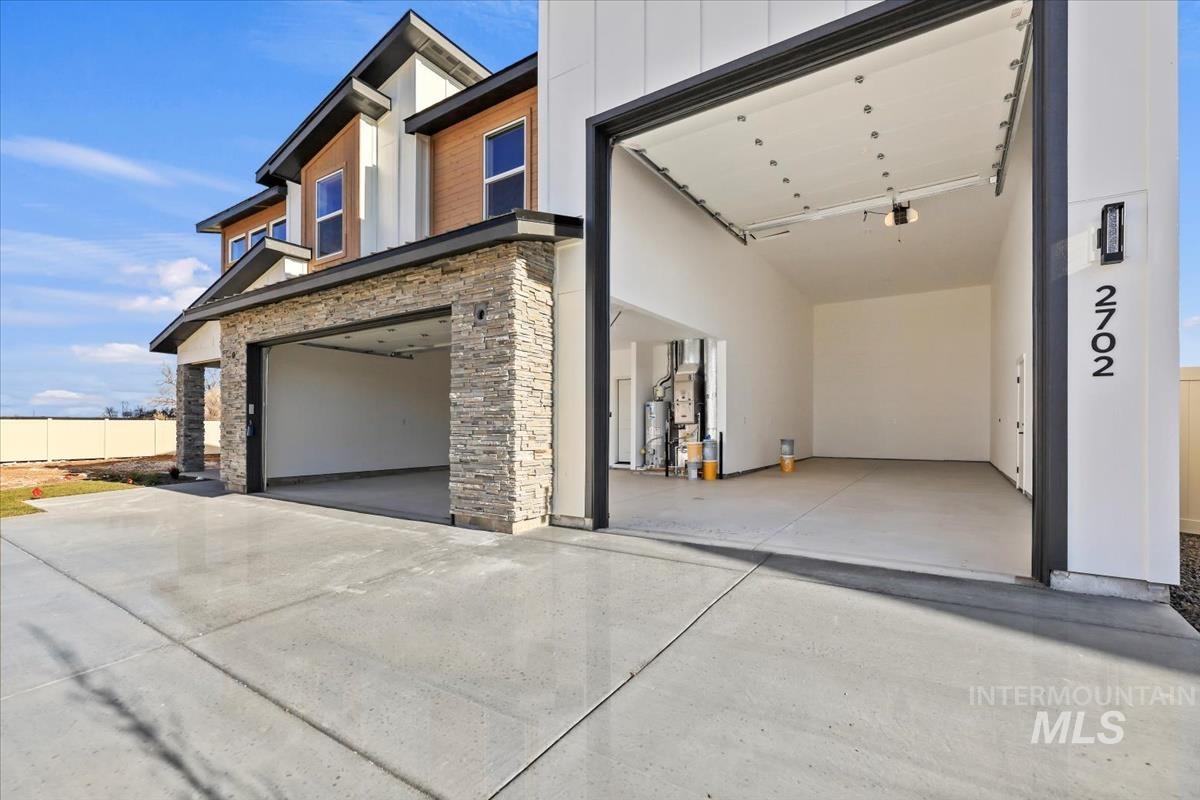 2813 Warlander, Meridian, Idaho 83642, 5 Bedrooms, 2.5 Bathrooms, Residential For Sale, Price $664,900,MLS 98975088