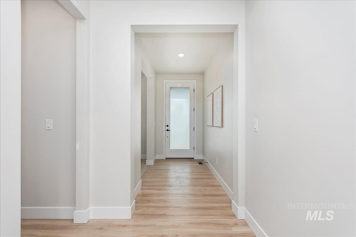 2813 Warlander, Meridian, Idaho 83642, 5 Bedrooms, 2.5 Bathrooms, Residential For Sale, Price $664,900,MLS 98975088