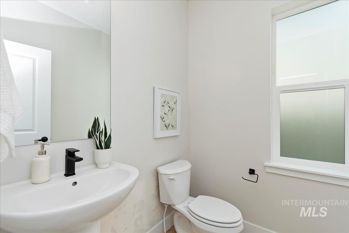 2813 Warlander, Meridian, Idaho 83642, 5 Bedrooms, 2.5 Bathrooms, Residential For Sale, Price $664,900,MLS 98975088