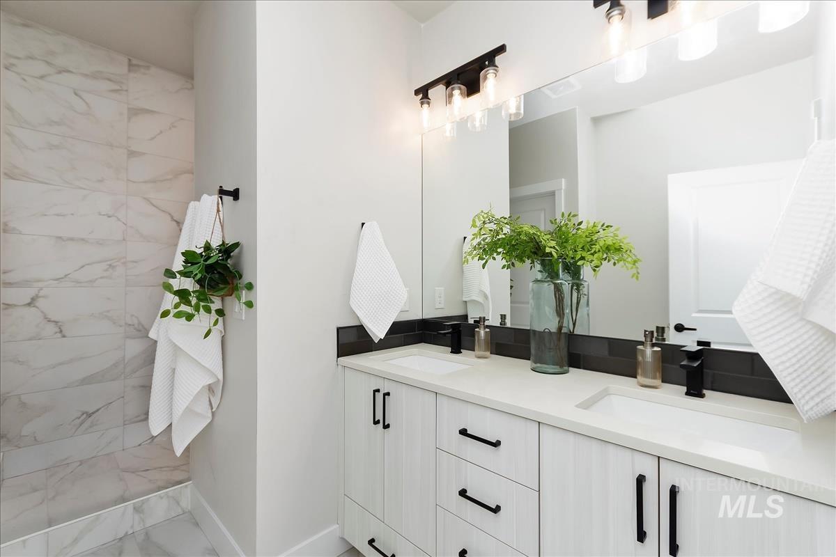 2813 Warlander, Meridian, Idaho 83642, 5 Bedrooms, 2.5 Bathrooms, Residential For Sale, Price $664,900,MLS 98975088