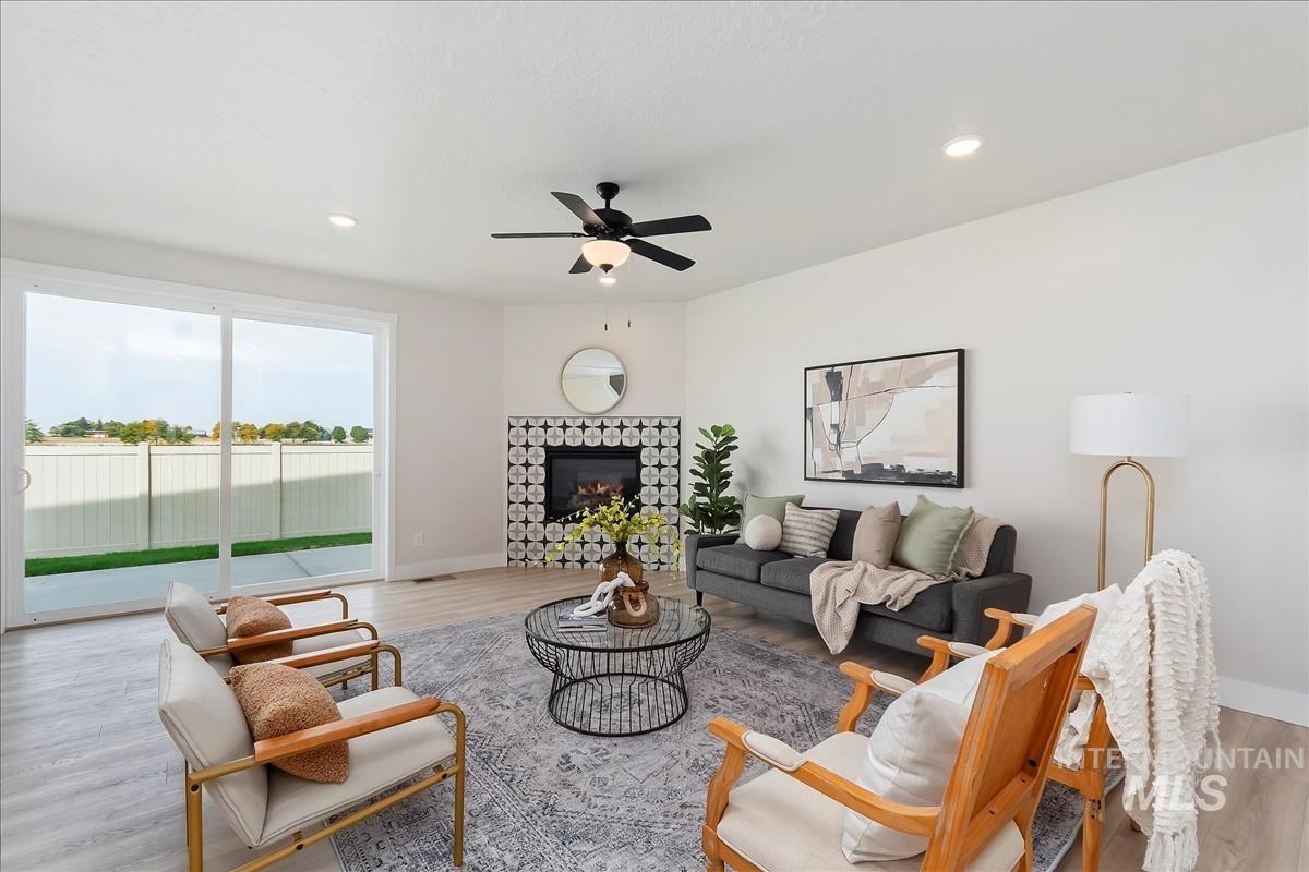 2813 Warlander, Meridian, Idaho 83642, 5 Bedrooms, 2.5 Bathrooms, Residential For Sale, Price $664,900,MLS 98975088